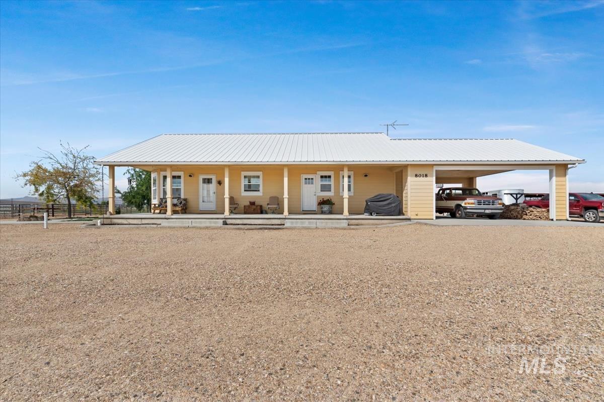 8018 Stage Coach Rd, Melba, Idaho 83641, 2 Bedrooms, 2.5 Bathrooms, Residential For Sale, Price $1,425,000,MLS 98998850