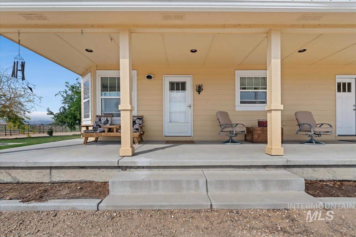 8018 Stage Coach Rd, Melba, Idaho 83641, 2 Bedrooms, 2.5 Bathrooms, Residential For Sale, Price $1,425,000,MLS 98998850