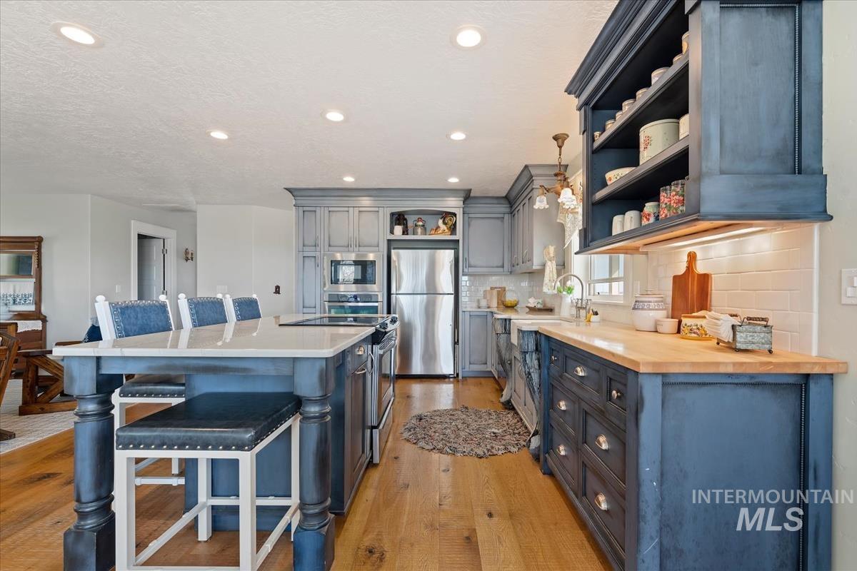8018 Stage Coach Rd, Melba, Idaho 83641, 2 Bedrooms, 2.5 Bathrooms, Residential For Sale, Price $1,425,000,MLS 98998850