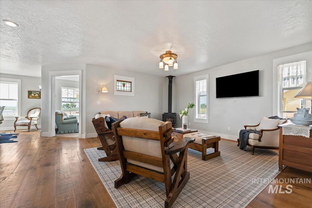 8018 Stage Coach Rd, Melba, Idaho 83641, 2 Bedrooms, 2.5 Bathrooms, Residential For Sale, Price $1,425,000,MLS 98998850