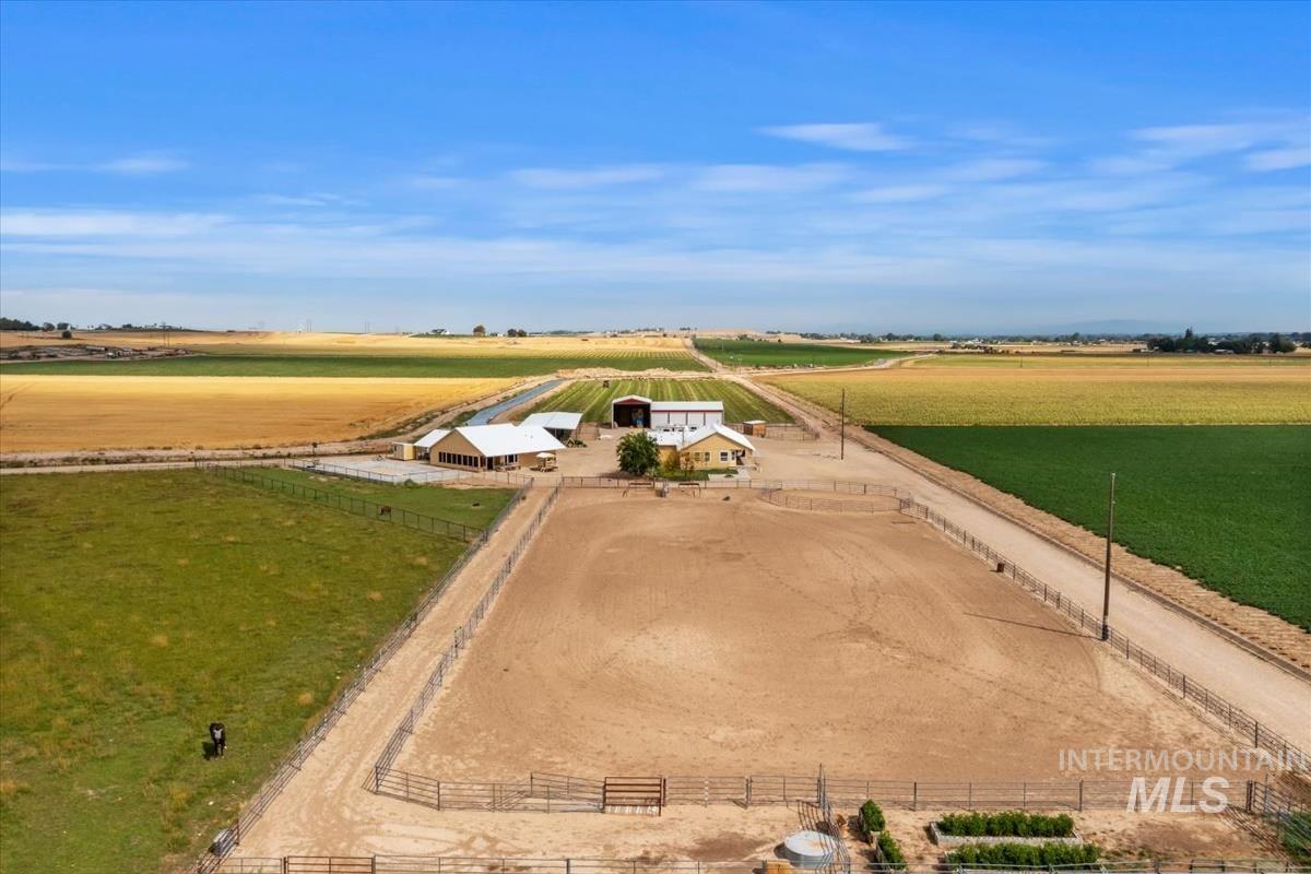 8018 Stage Coach Rd, Melba, Idaho 83641, 2 Bedrooms, 2.5 Bathrooms, Residential For Sale, Price $1,425,000,MLS 98998850