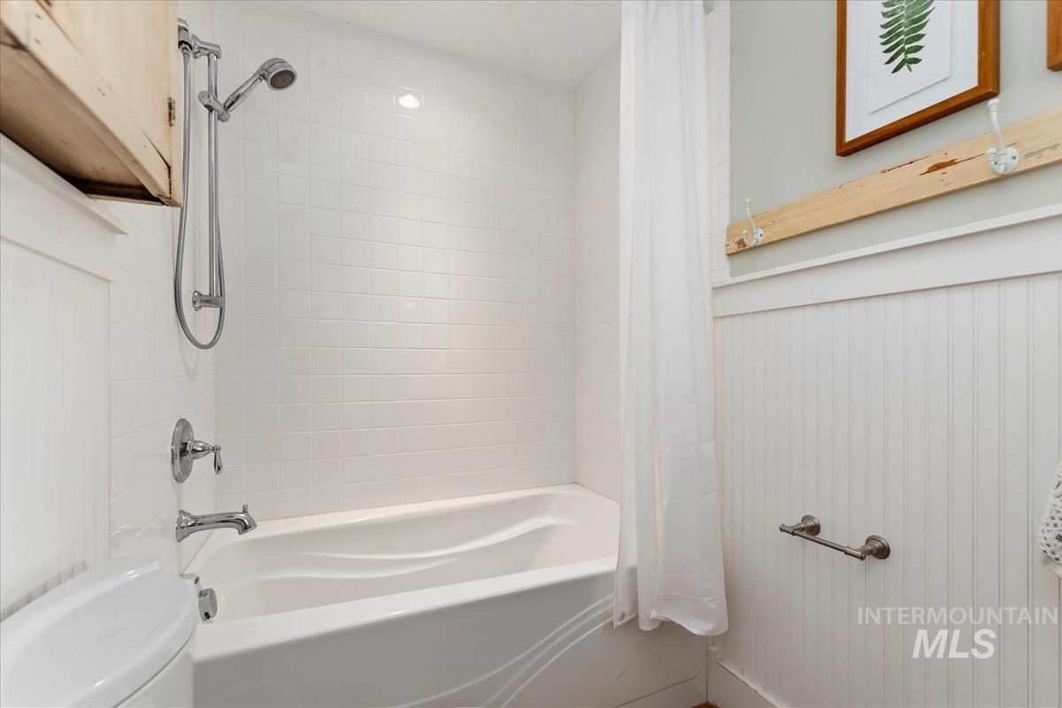 8018 Stage Coach Rd, Melba, Idaho 83641, 2 Bedrooms, 2.5 Bathrooms, Residential For Sale, Price $1,425,000,MLS 98998850