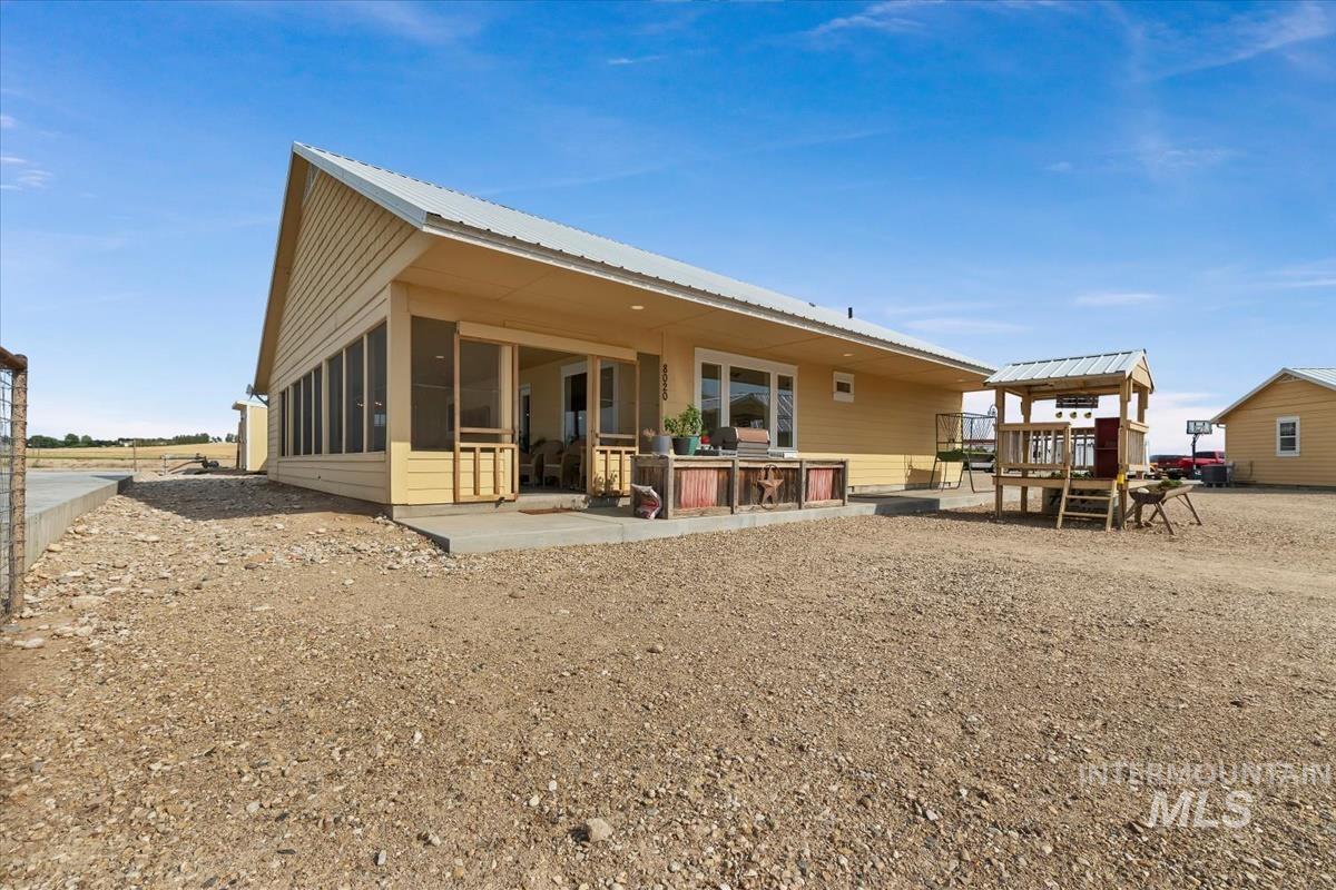8018 Stage Coach Rd, Melba, Idaho 83641, 2 Bedrooms, 2.5 Bathrooms, Residential For Sale, Price $1,425,000,MLS 98998850