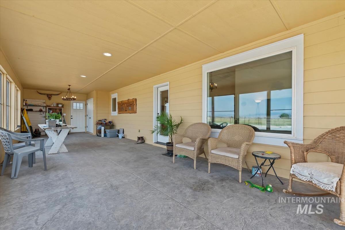8018 Stage Coach Rd, Melba, Idaho 83641, 2 Bedrooms, 2.5 Bathrooms, Residential For Sale, Price $1,425,000,MLS 98998850