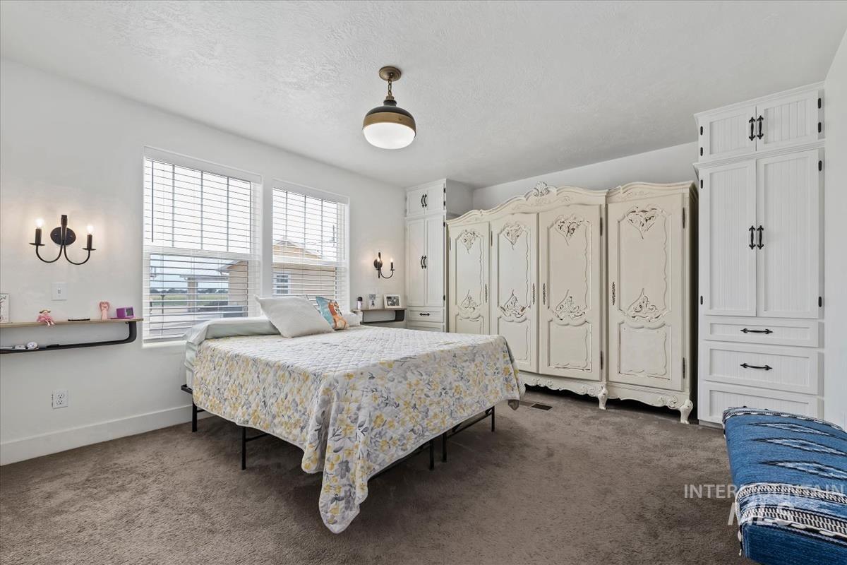 8018 Stage Coach Rd, Melba, Idaho 83641, 2 Bedrooms, 2.5 Bathrooms, Residential For Sale, Price $1,425,000,MLS 98998850