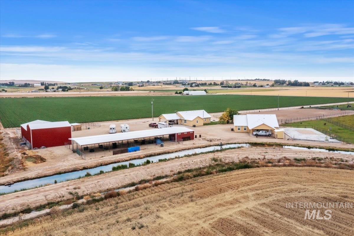 8018 Stage Coach Rd, Melba, Idaho 83641, 2 Bedrooms, 2.5 Bathrooms, Residential For Sale, Price $1,425,000,MLS 98998850