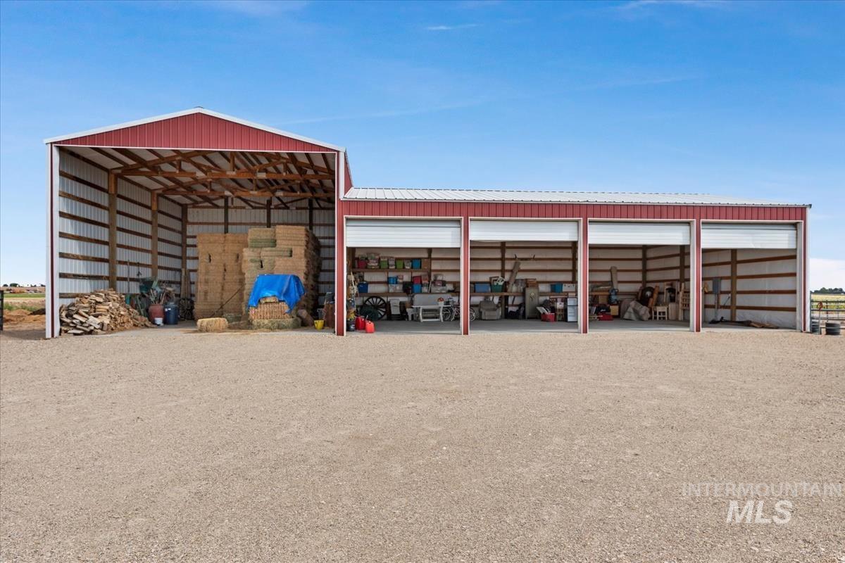 8018 Stage Coach Rd, Melba, Idaho 83641, 2 Bedrooms, 2.5 Bathrooms, Residential For Sale, Price $1,425,000,MLS 98998850