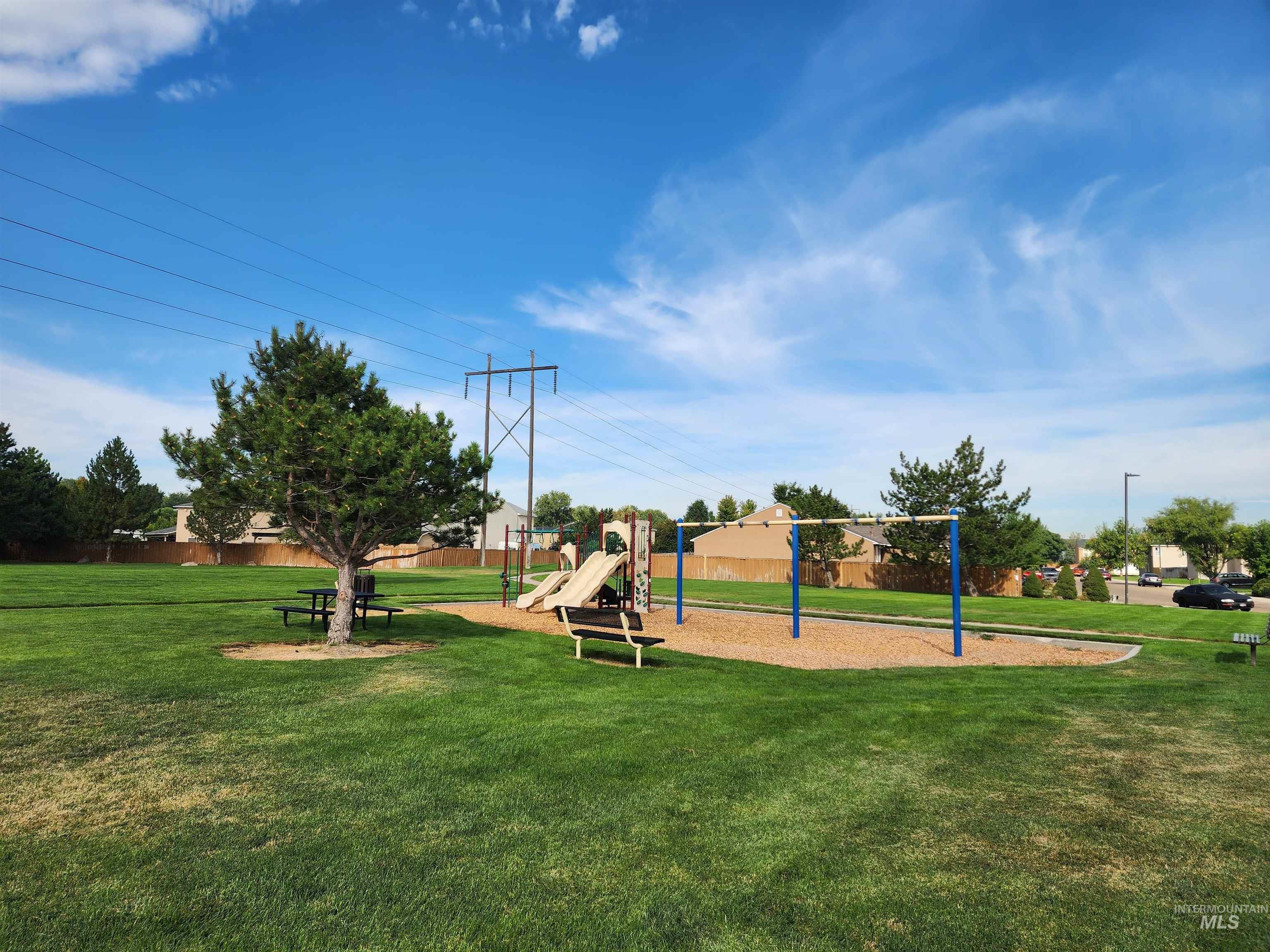 222 Middlepark Way, Caldwell, Idaho 83605, 3 Bedrooms, 2 Bathrooms, Residential For Sale, Price $329,900,MLS 98998851