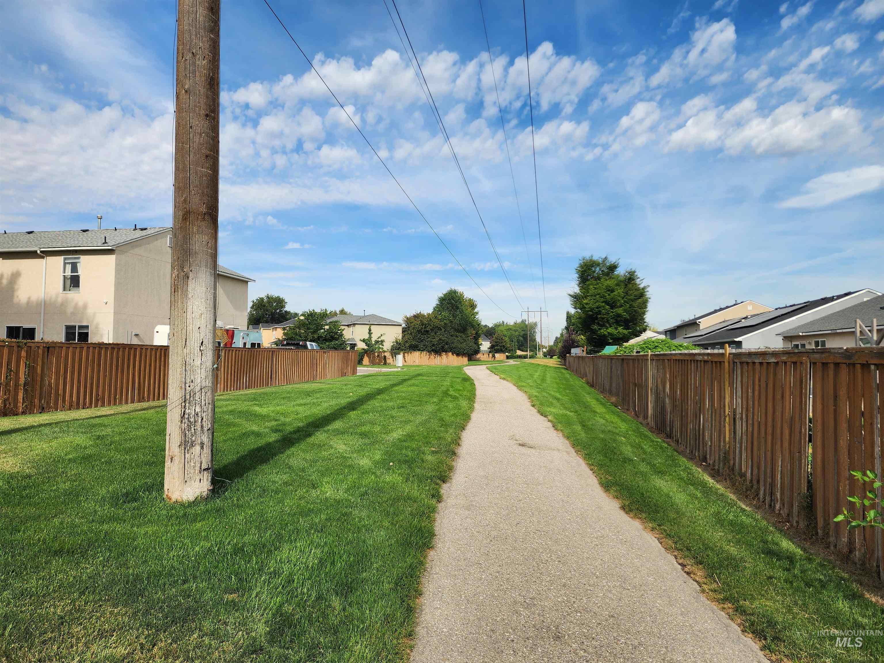222 Middlepark Way, Caldwell, Idaho 83605, 3 Bedrooms, 2 Bathrooms, Residential For Sale, Price $329,900,MLS 98998851