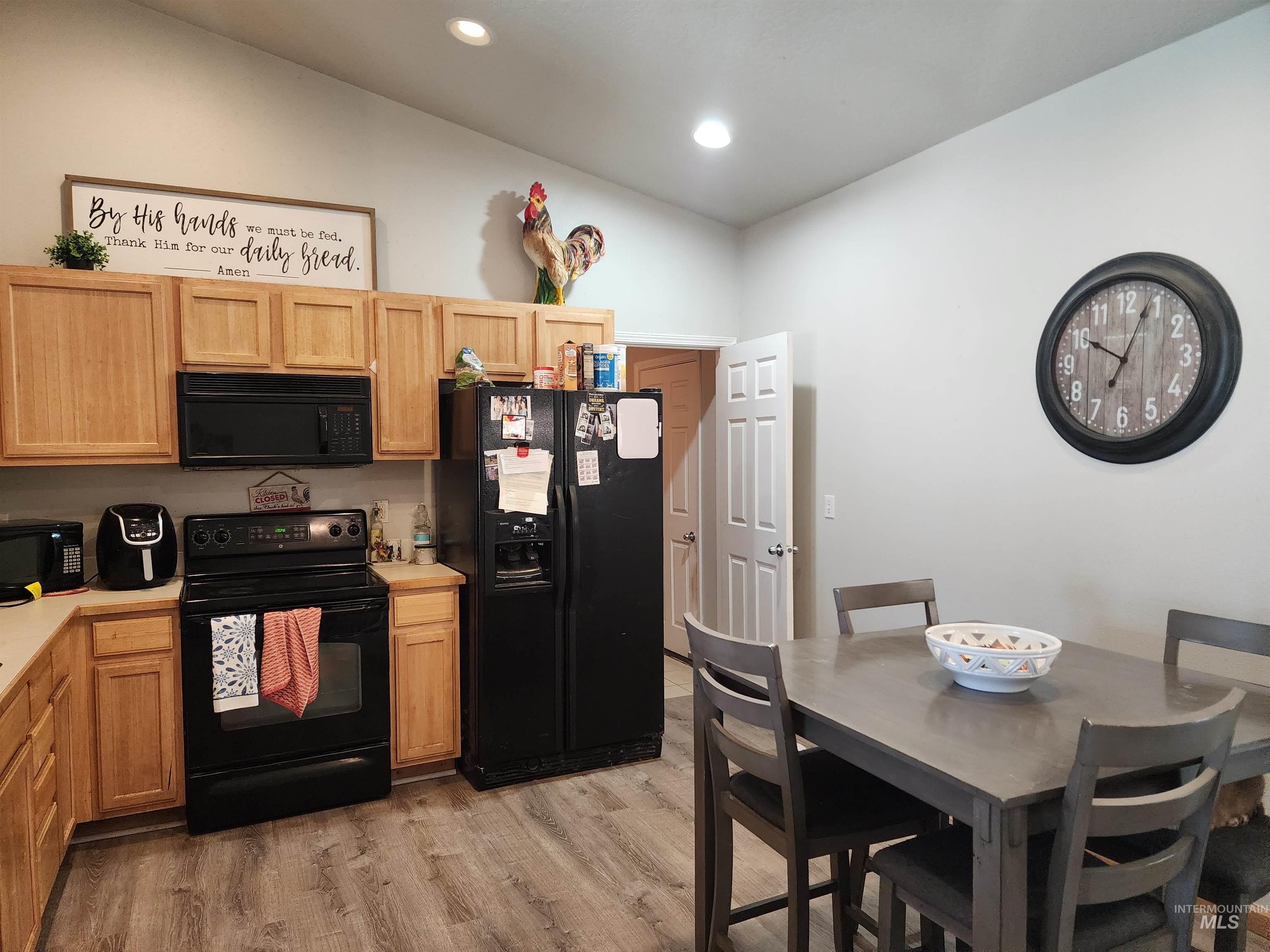 222 Middlepark Way, Caldwell, Idaho 83605, 3 Bedrooms, 2 Bathrooms, Residential For Sale, Price $329,900,MLS 98998851