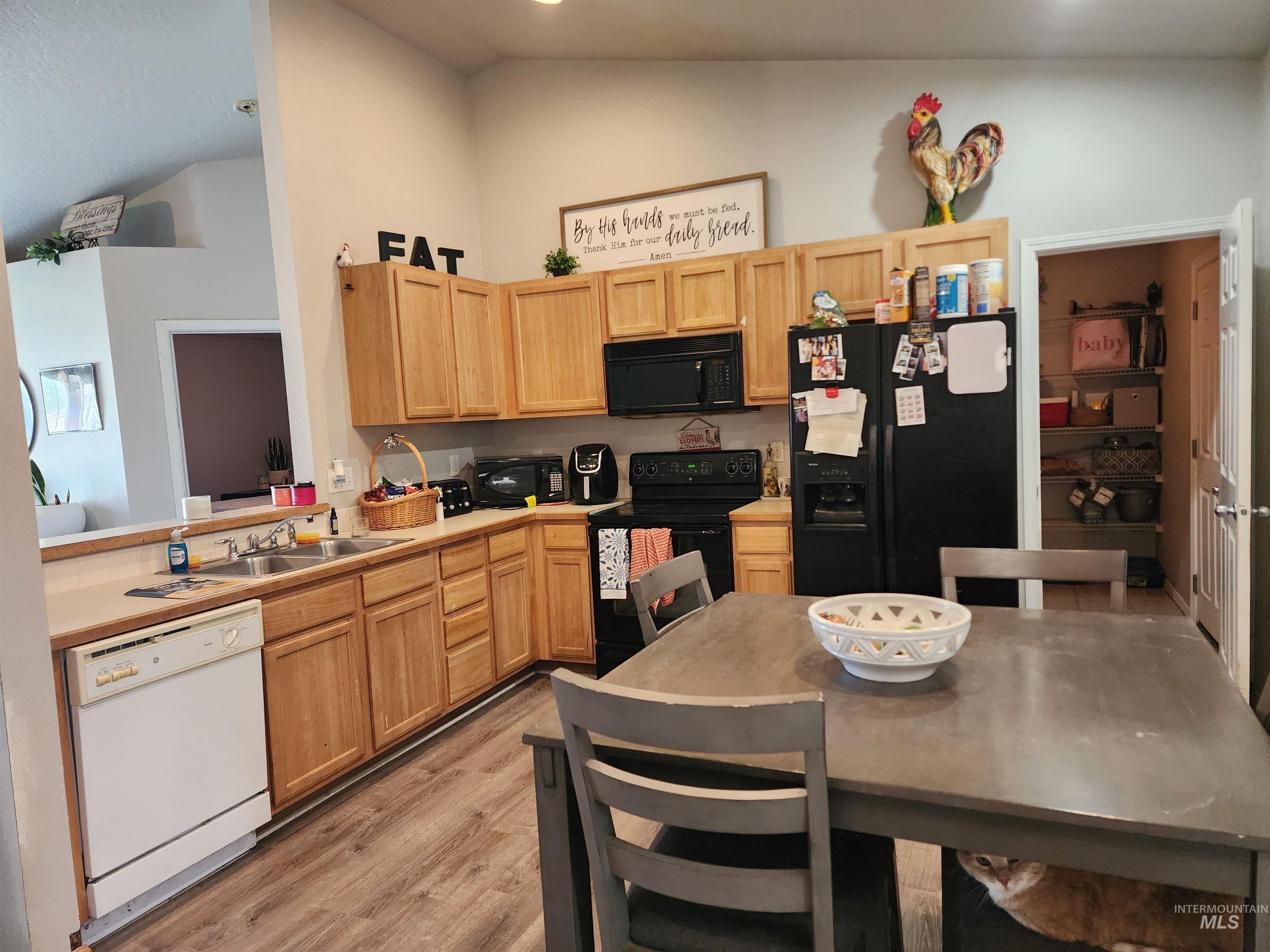 222 Middlepark Way, Caldwell, Idaho 83605, 3 Bedrooms, 2 Bathrooms, Residential For Sale, Price $329,900,MLS 98998851