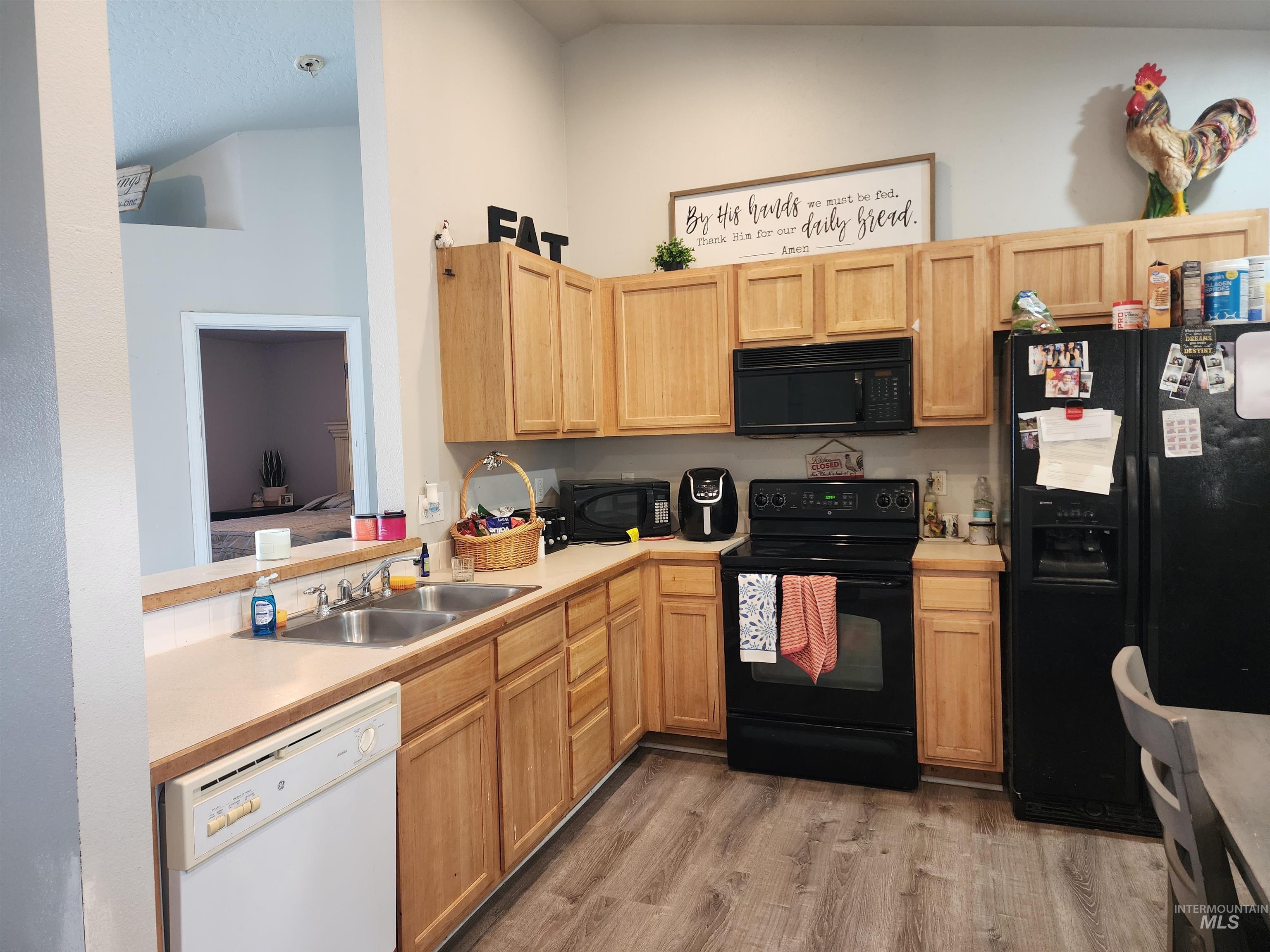 222 Middlepark Way, Caldwell, Idaho 83605, 3 Bedrooms, 2 Bathrooms, Residential For Sale, Price $329,900,MLS 98998851