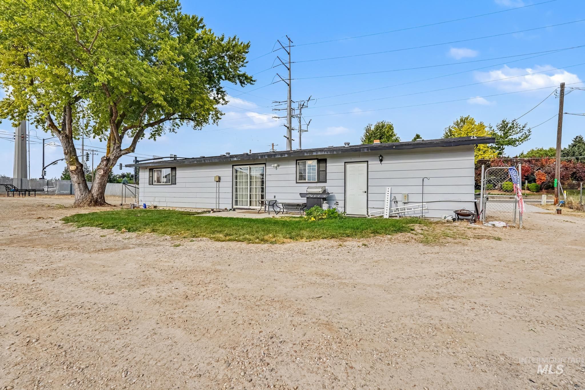 2944 S Cloverdale Rd., Boise, Idaho 83709, 3 Bedrooms, 1 Bathroom, Residential For Sale, Price $599,000,MLS 98998852