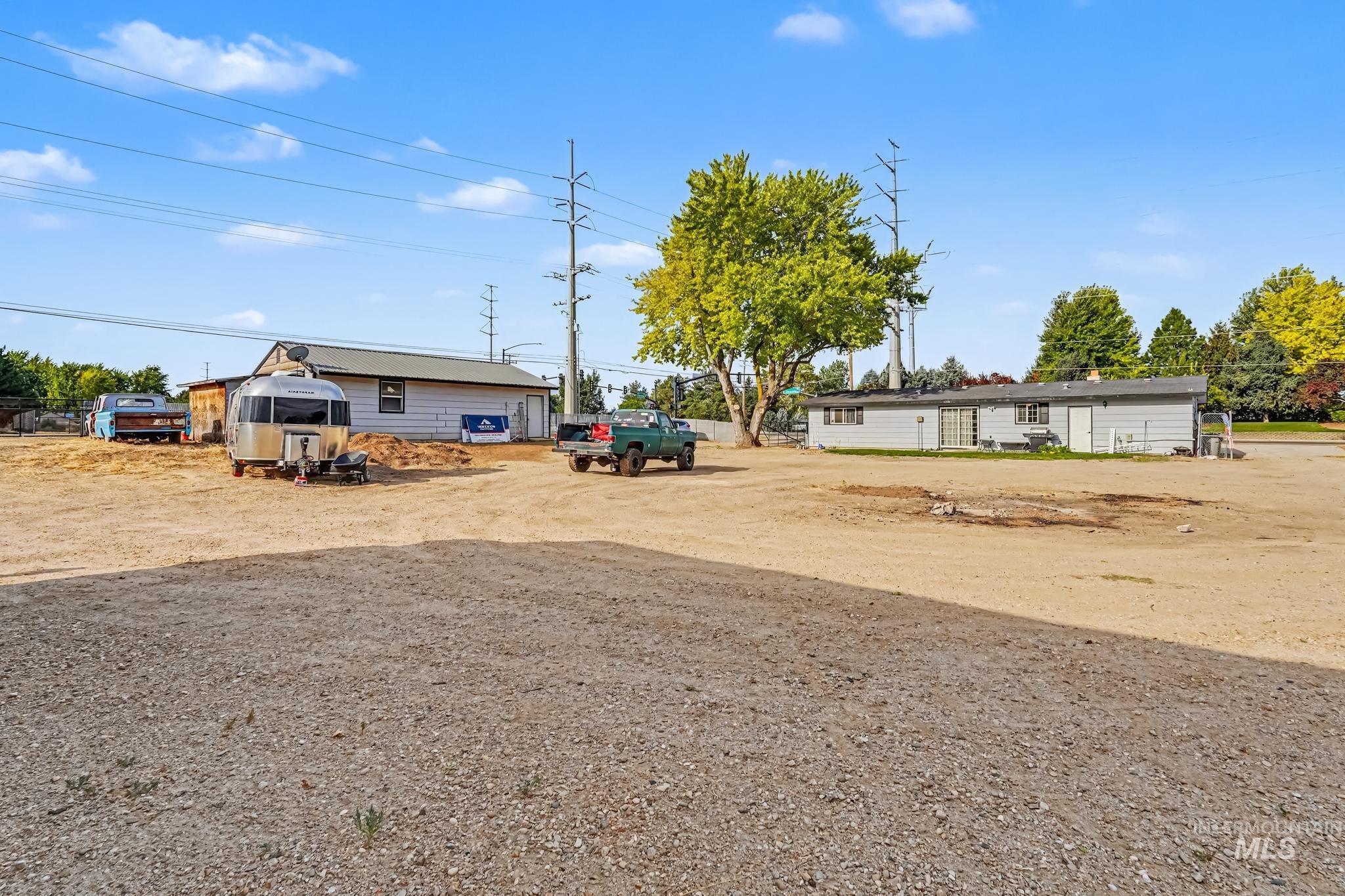 2944 S Cloverdale Rd., Boise, Idaho 83709, 3 Bedrooms, 1 Bathroom, Residential For Sale, Price $599,000,MLS 98998852