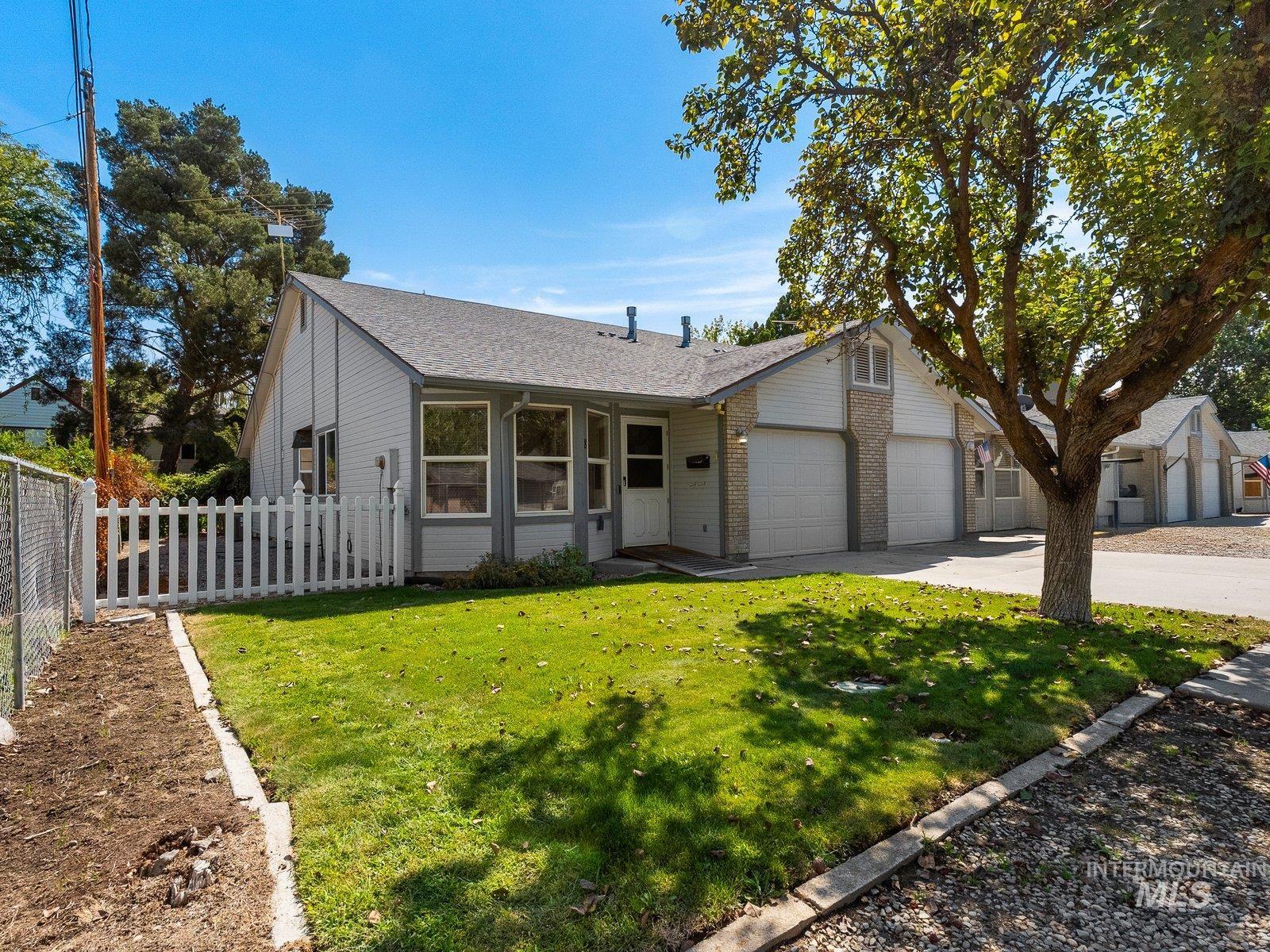 804 E Main St., Emmett, Idaho 83617, 2 Bedrooms, 1 Bathroom, Residential For Sale, Price $250,000,MLS 98998854