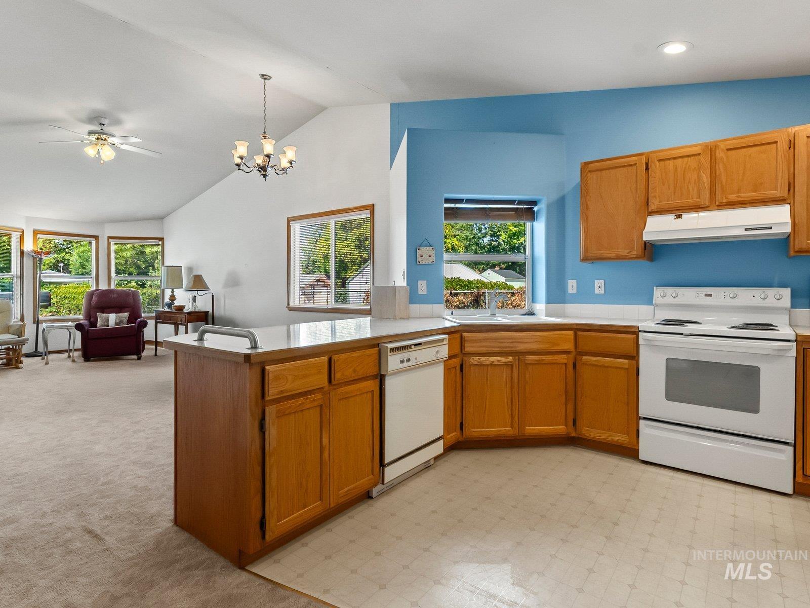 804 E Main St., Emmett, Idaho 83617, 2 Bedrooms, 1 Bathroom, Residential For Sale, Price $250,000,MLS 98998854