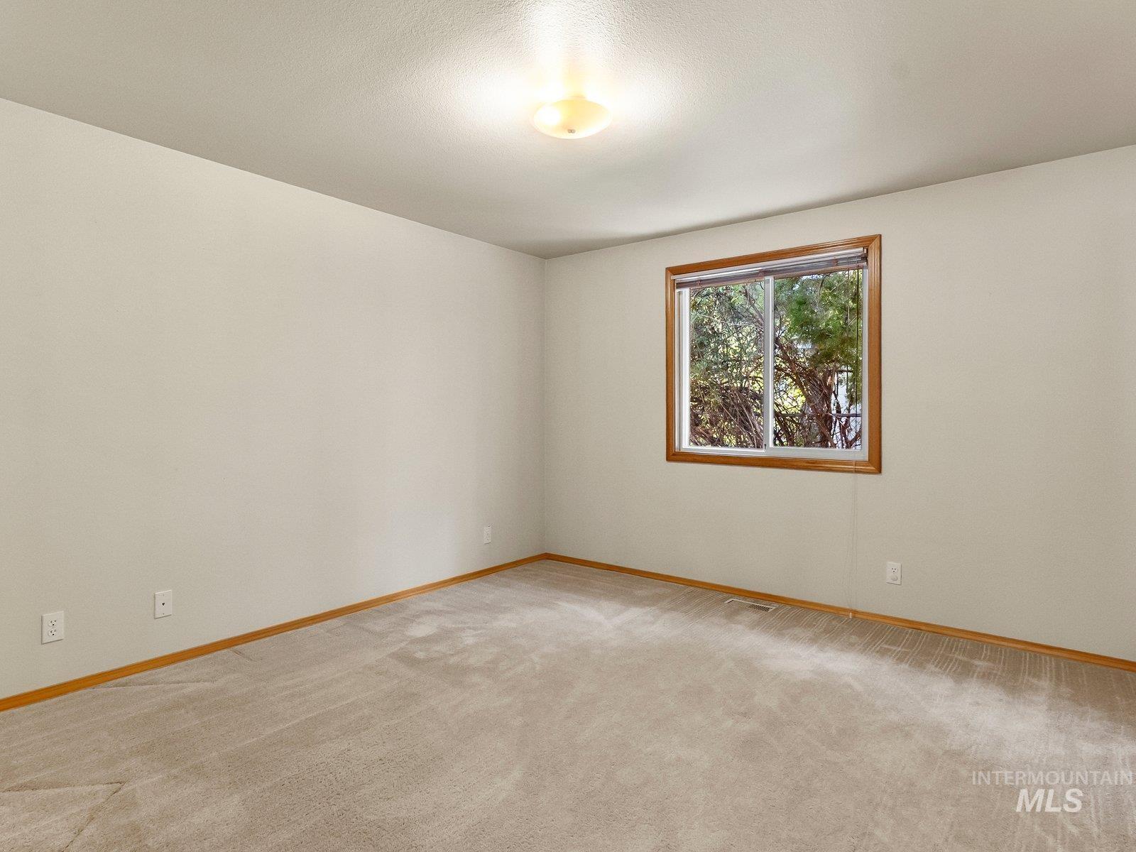 804 E Main St., Emmett, Idaho 83617, 2 Bedrooms, 1 Bathroom, Residential For Sale, Price $250,000,MLS 98998854
