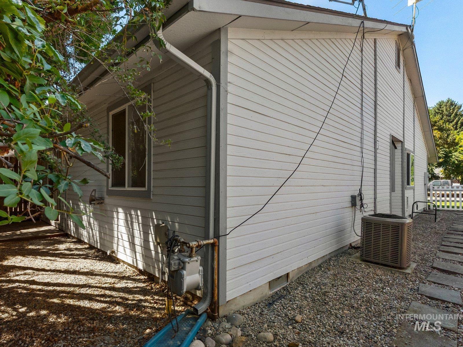 804 E Main St., Emmett, Idaho 83617, 2 Bedrooms, 1 Bathroom, Residential For Sale, Price $250,000,MLS 98998854