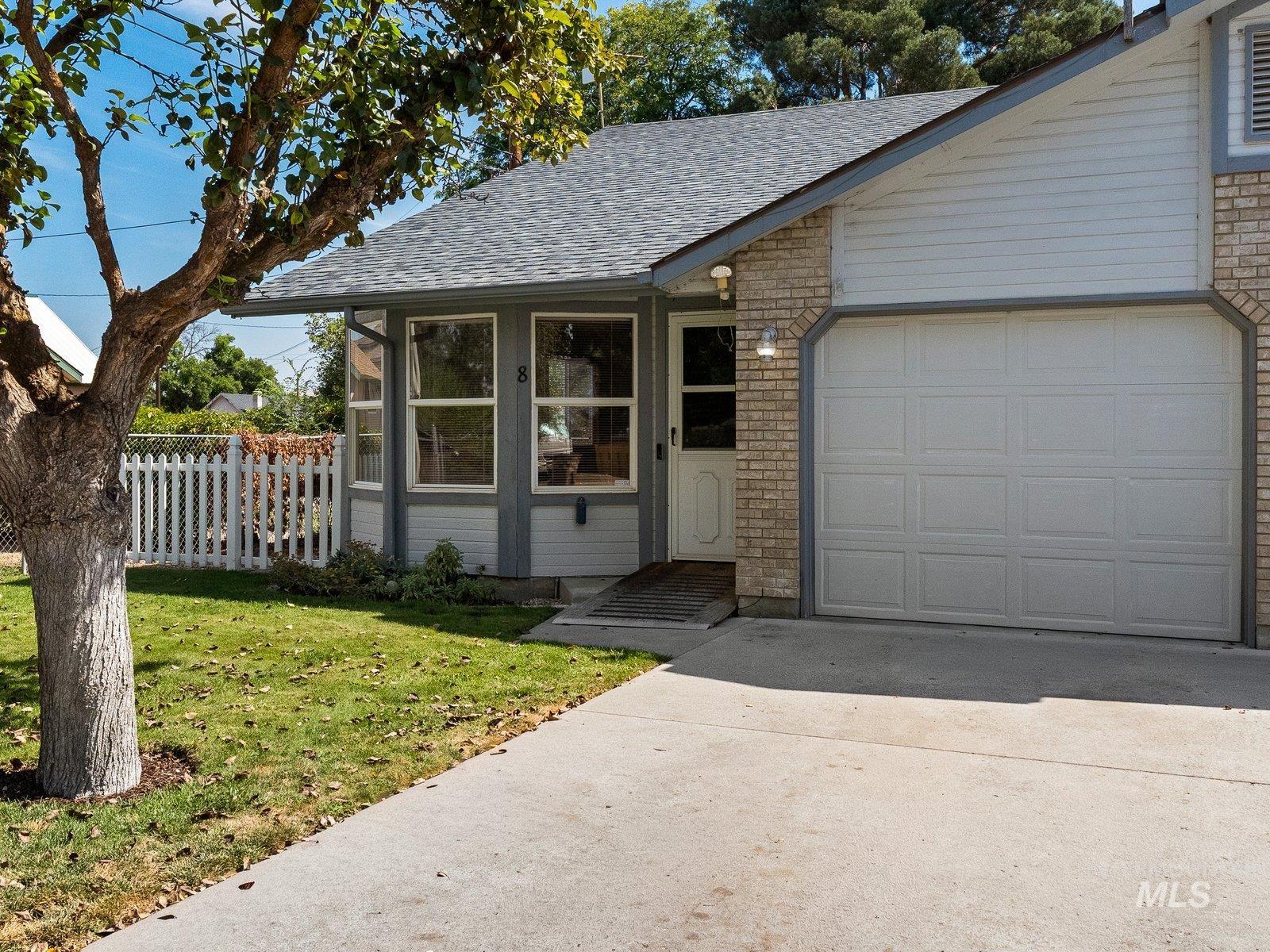 804 E Main St., Emmett, Idaho 83617, 2 Bedrooms, 1 Bathroom, Residential For Sale, Price $250,000,MLS 98998854