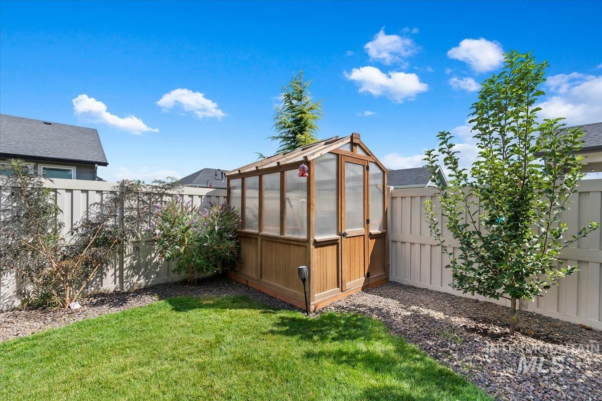 1660 Loch Ness Ave., Middleton, Idaho 83644, 5 Bedrooms, 2.5 Bathrooms, Residential For Sale, Price $585,000,MLS 98998855