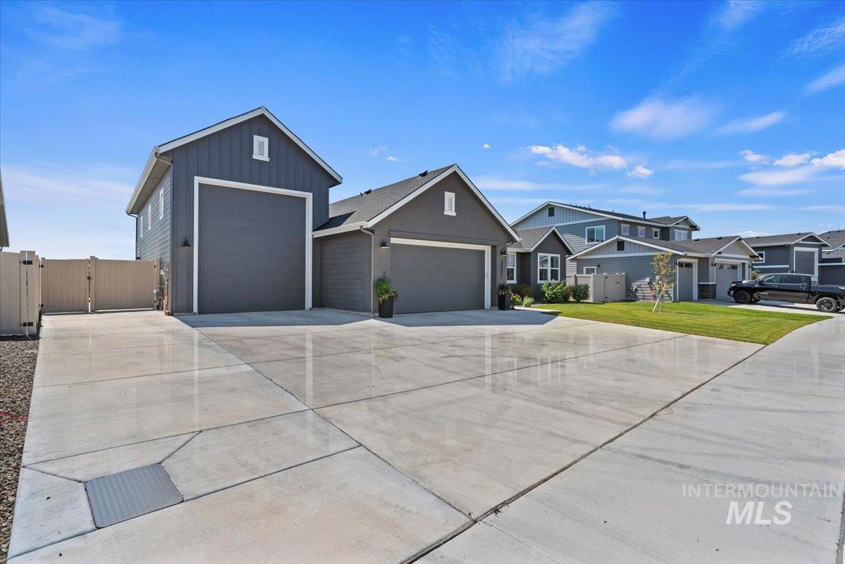12437 W Wayfaring Dr, Star, Idaho 83669, 3 Bedrooms, 2 Bathrooms, Residential For Sale, Price $689,900,MLS 98998856
