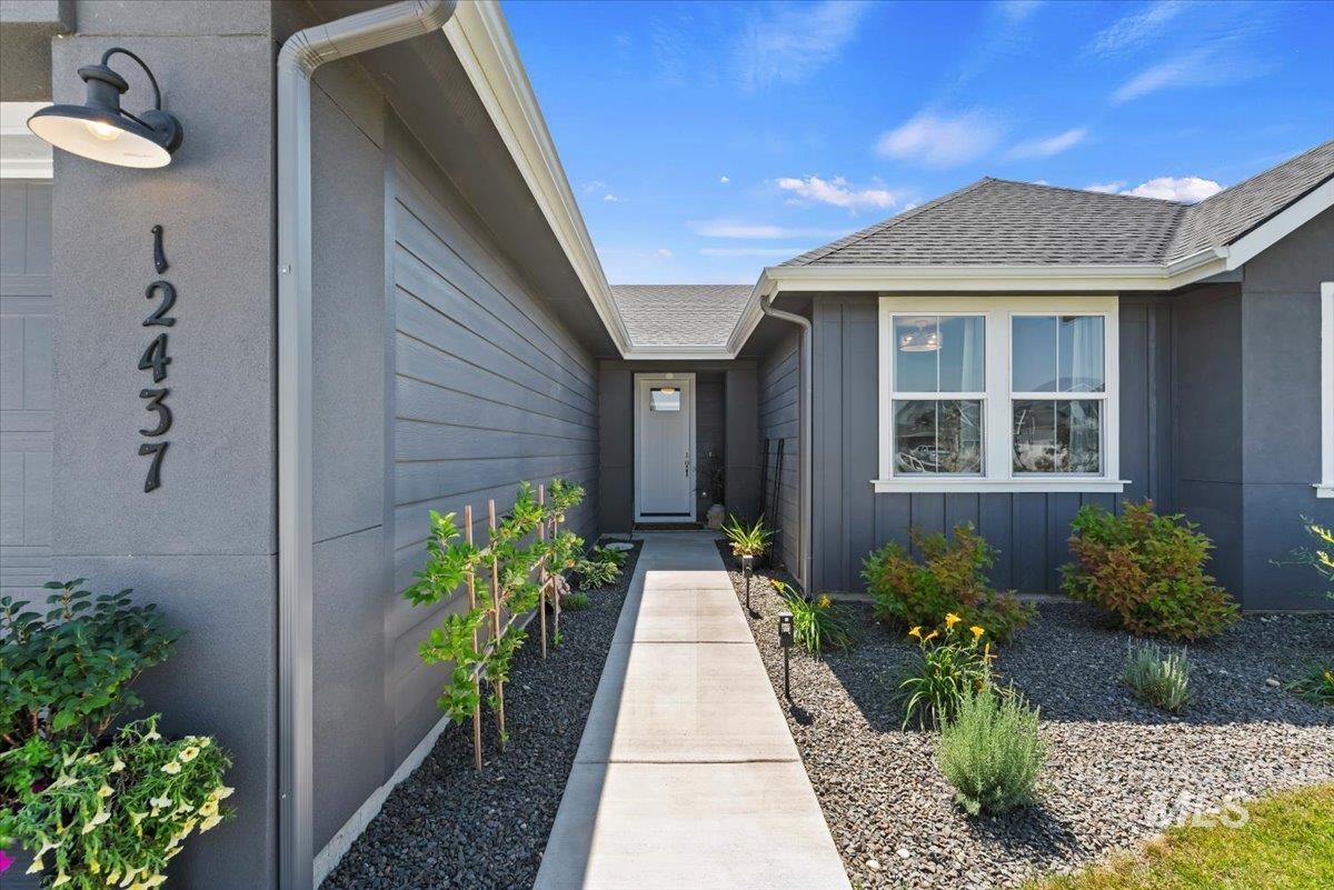 12437 W Wayfaring Dr, Star, Idaho 83669, 3 Bedrooms, 2 Bathrooms, Residential For Sale, Price $689,900,MLS 98998856