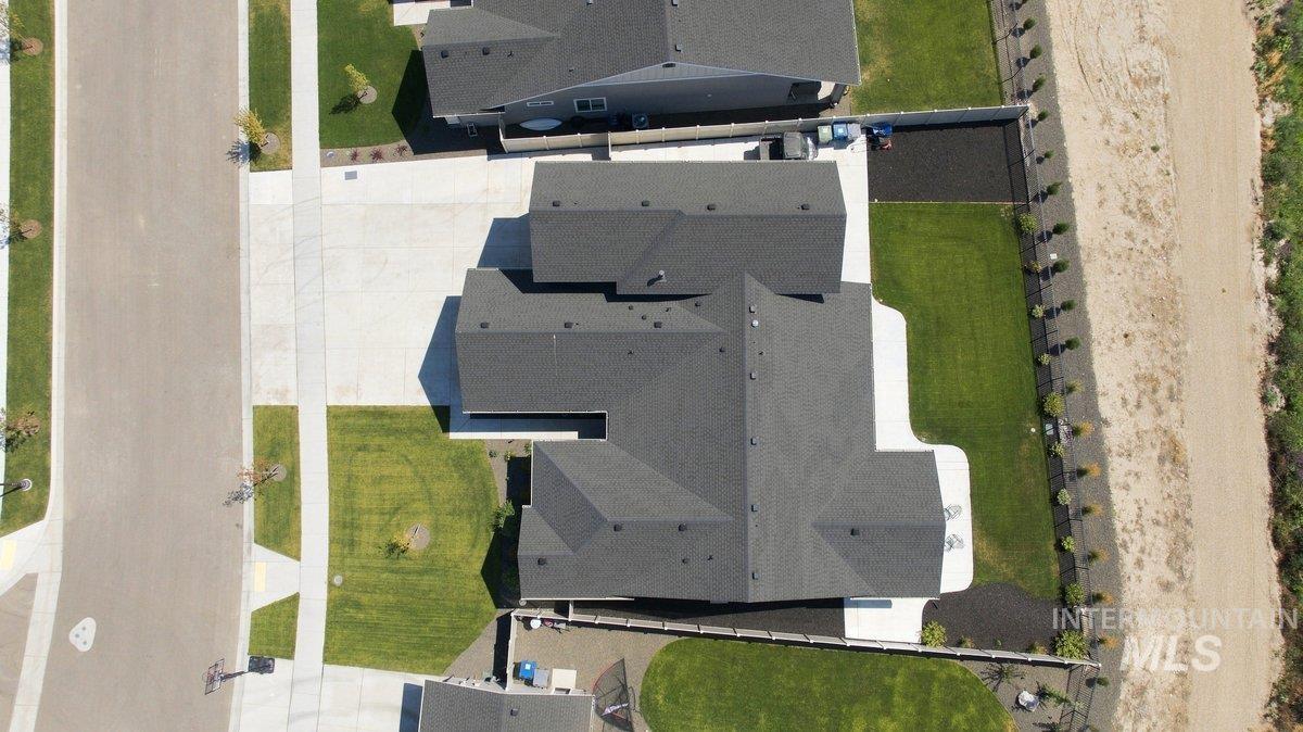 12437 W Wayfaring Dr, Star, Idaho 83669, 3 Bedrooms, 2 Bathrooms, Residential For Sale, Price $689,900,MLS 98998856