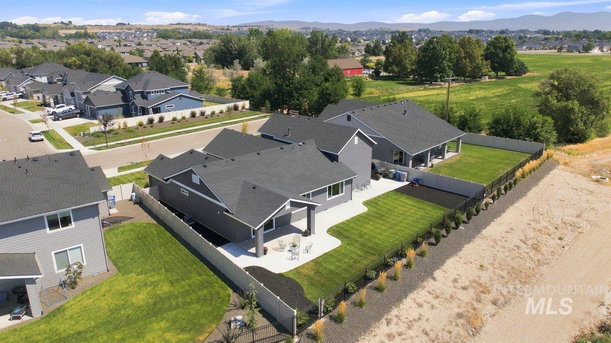12437 W Wayfaring Dr, Star, Idaho 83669, 3 Bedrooms, 2 Bathrooms, Residential For Sale, Price $689,900,MLS 98998856