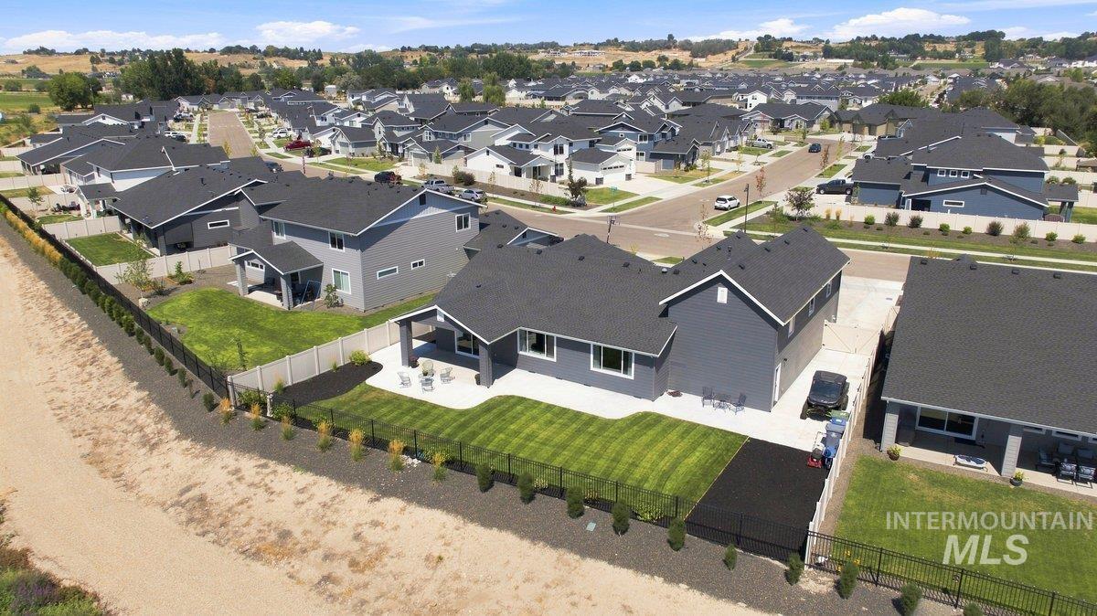 12437 W Wayfaring Dr, Star, Idaho 83669, 3 Bedrooms, 2 Bathrooms, Residential For Sale, Price $689,900,MLS 98998856