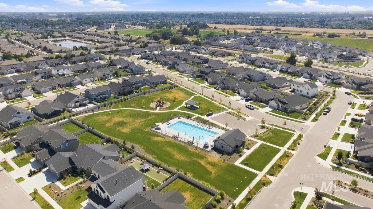 12437 W Wayfaring Dr, Star, Idaho 83669, 3 Bedrooms, 2 Bathrooms, Residential For Sale, Price $689,900,MLS 98998856