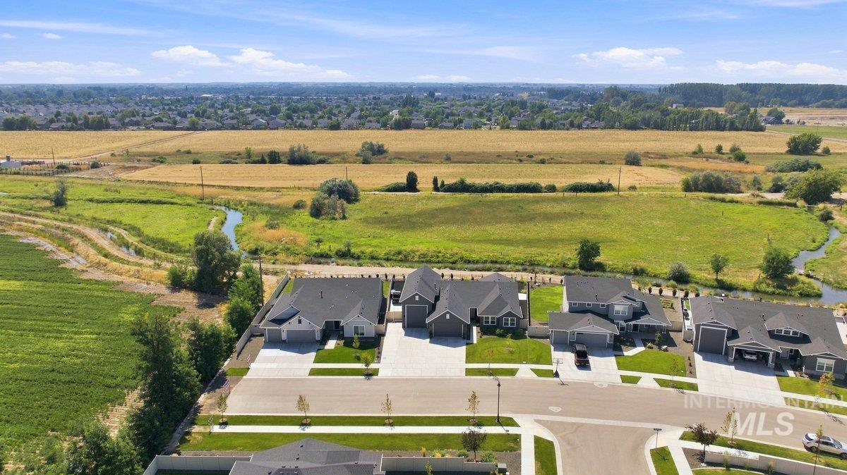 12437 W Wayfaring Dr, Star, Idaho 83669, 3 Bedrooms, 2 Bathrooms, Residential For Sale, Price $689,900,MLS 98998856