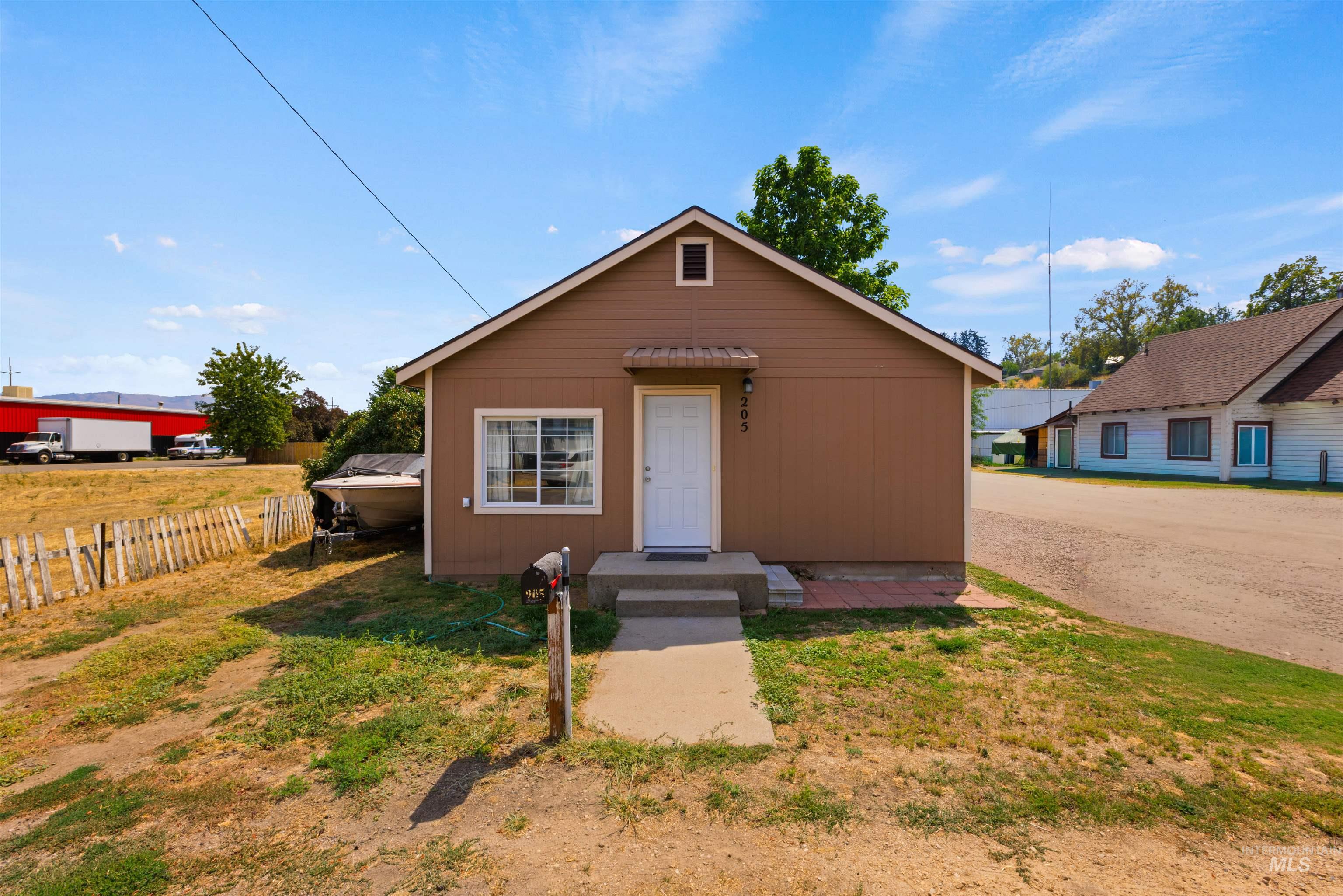205 W 35Th St, Garden City, Idaho 83714, 2 Bedrooms, 1 Bathroom, Residential For Sale, Price $326,000,MLS 98998860