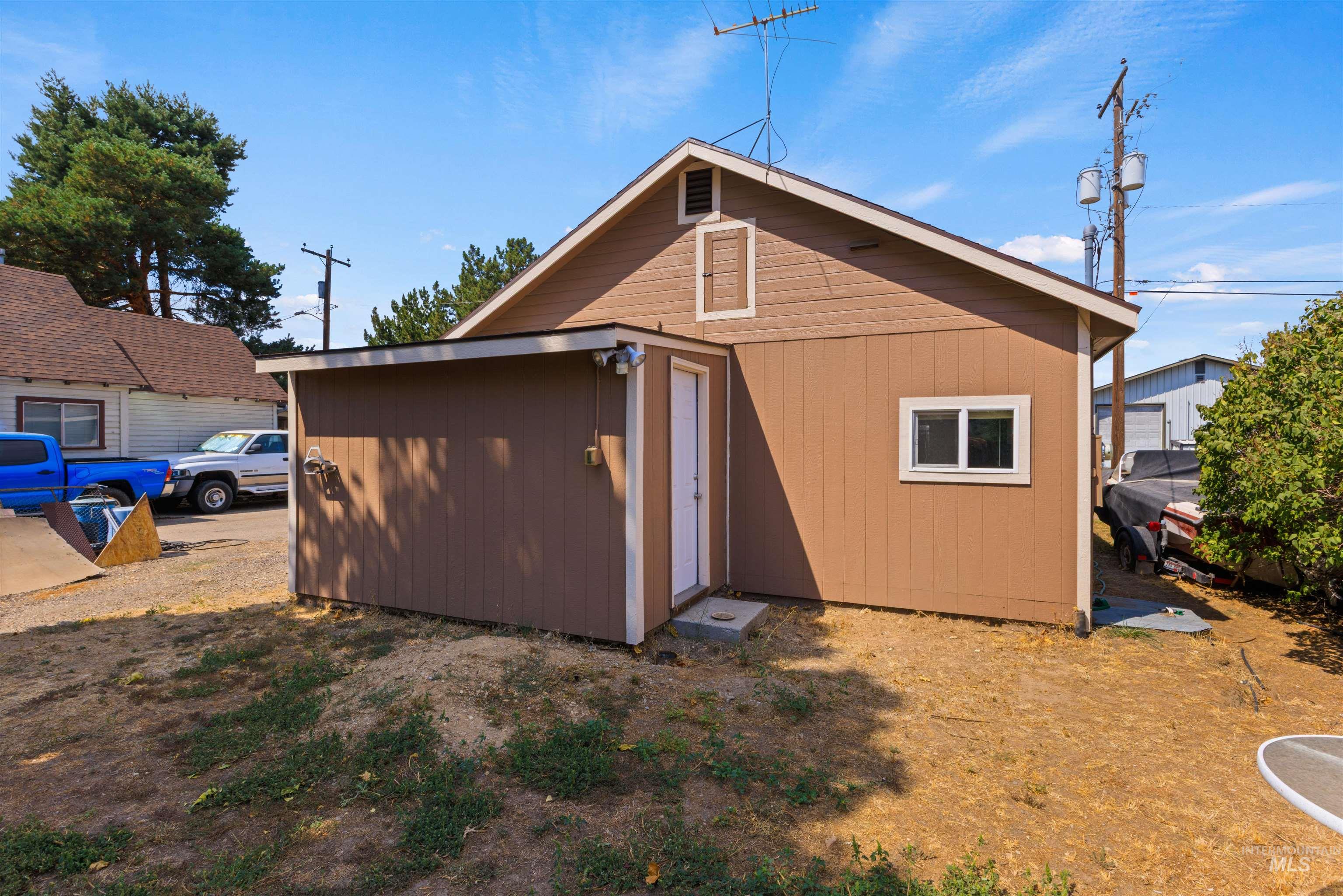 205 W 35Th St, Garden City, Idaho 83714, 2 Bedrooms, 1 Bathroom, Residential For Sale, Price $326,000,MLS 98998860