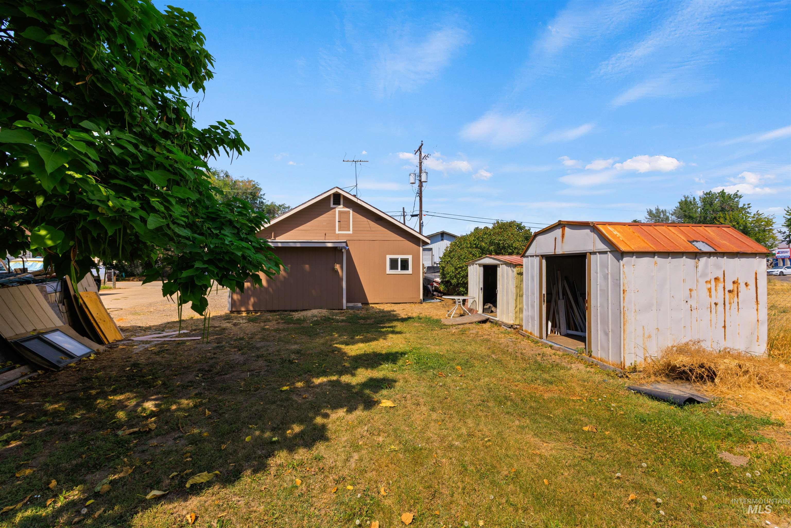 205 W 35Th St, Garden City, Idaho 83714, 2 Bedrooms, 1 Bathroom, Residential For Sale, Price $326,000,MLS 98998860
