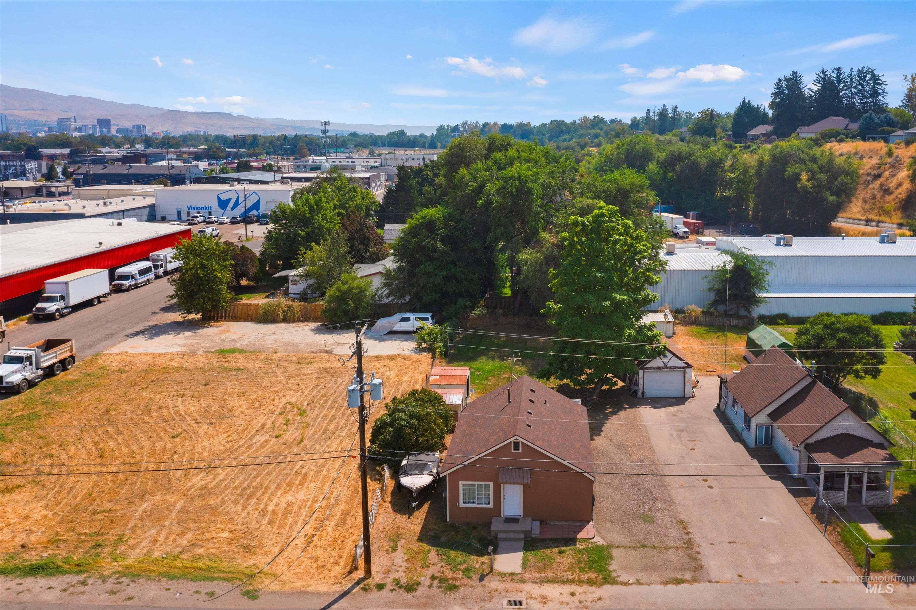 205 W 35Th St, Garden City, Idaho 83714, 2 Bedrooms, 1 Bathroom, Residential For Sale, Price $326,000,MLS 98998860