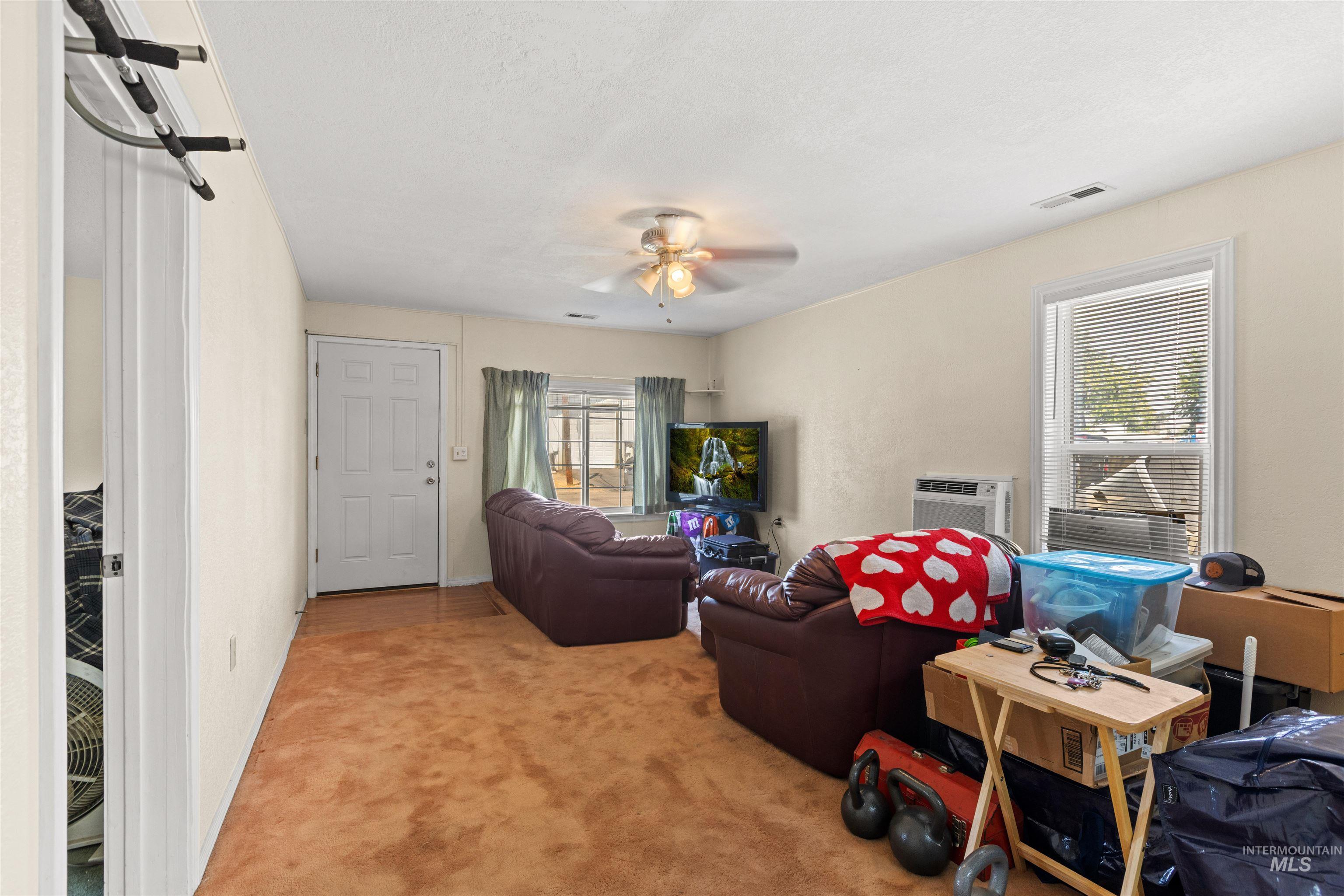 205 W 35Th St, Garden City, Idaho 83714, 2 Bedrooms, 1 Bathroom, Residential For Sale, Price $326,000,MLS 98998860