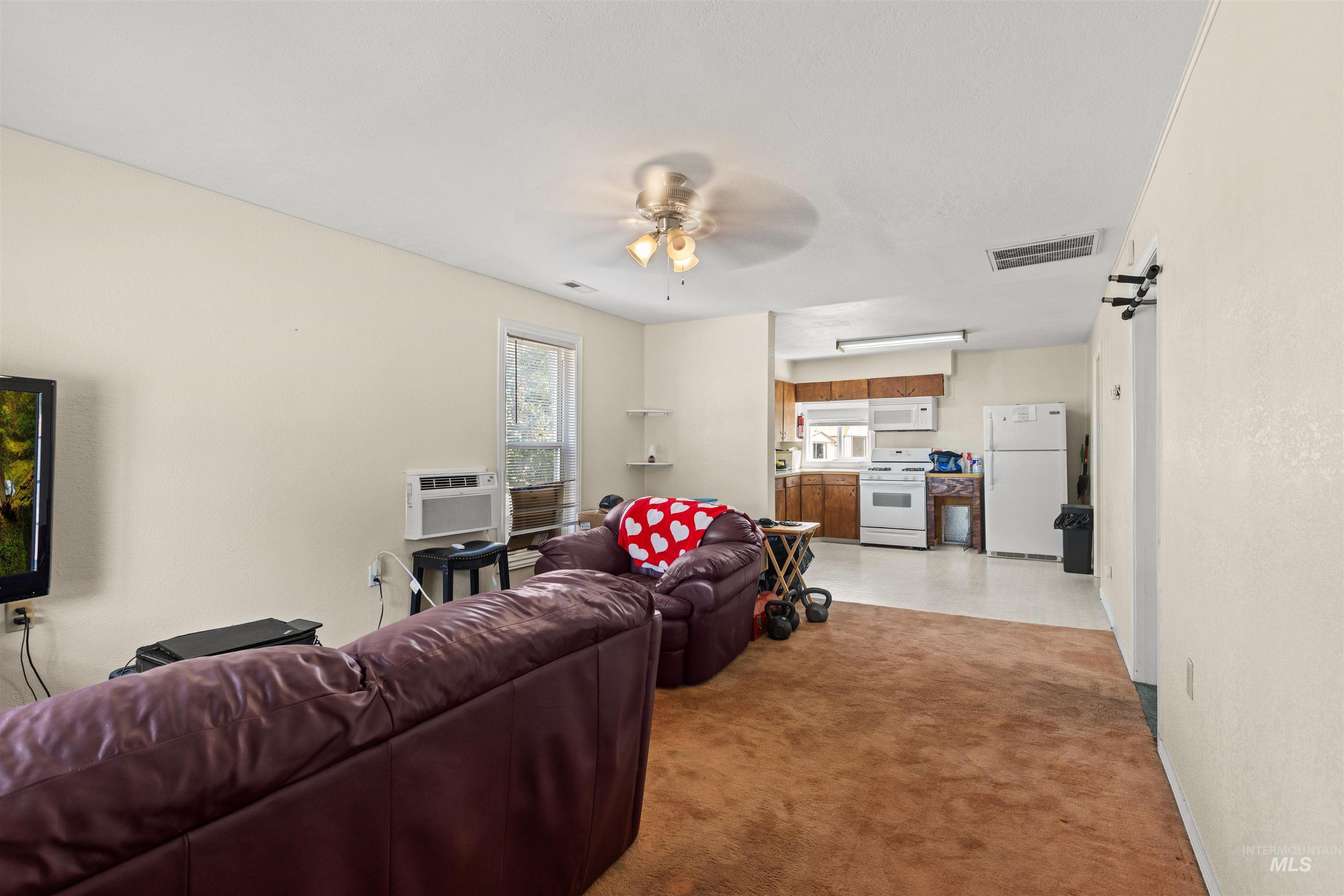 205 W 35Th St, Garden City, Idaho 83714, 2 Bedrooms, 1 Bathroom, Residential For Sale, Price $326,000,MLS 98998860