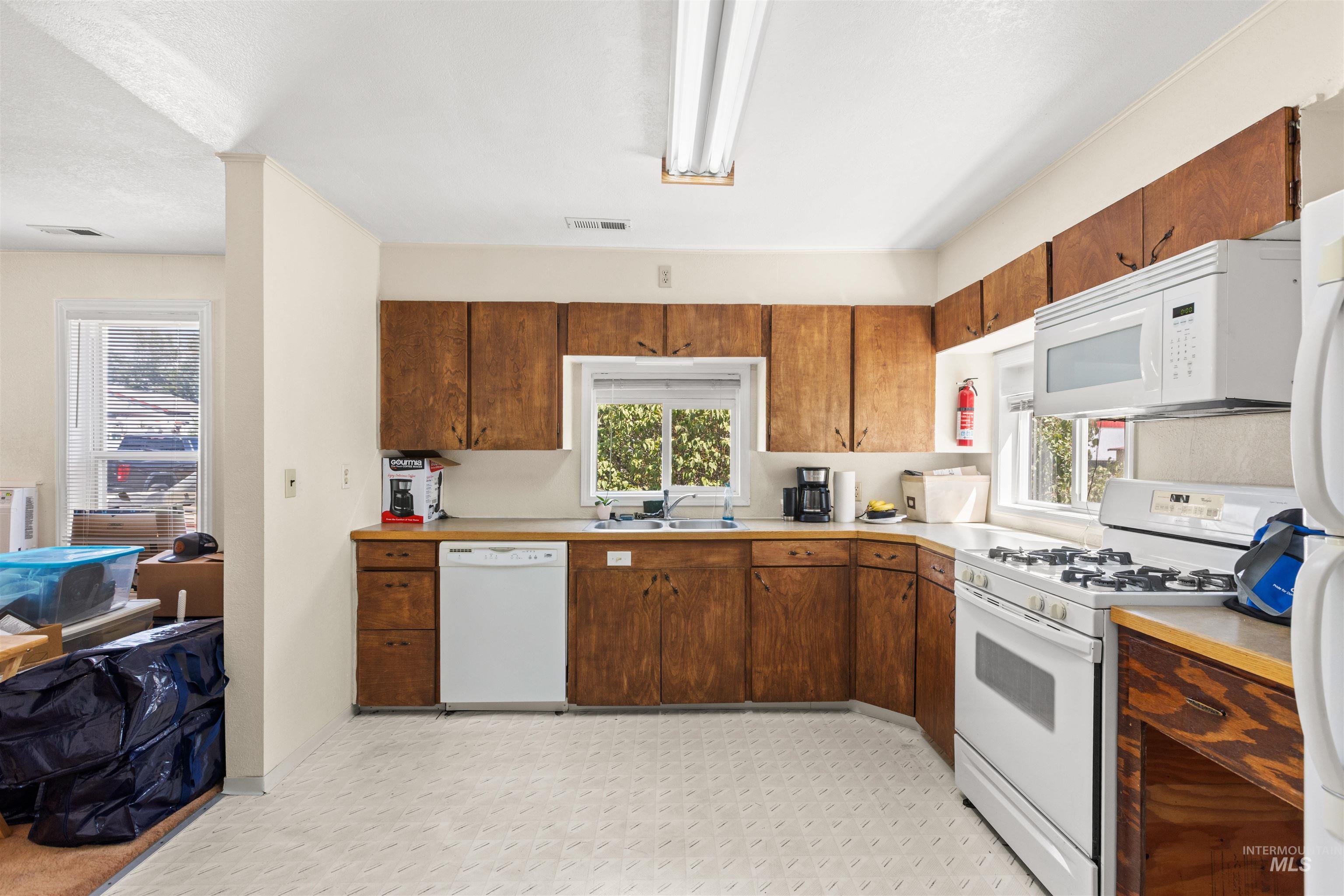 205 W 35Th St, Garden City, Idaho 83714, 2 Bedrooms, 1 Bathroom, Residential For Sale, Price $326,000,MLS 98998860