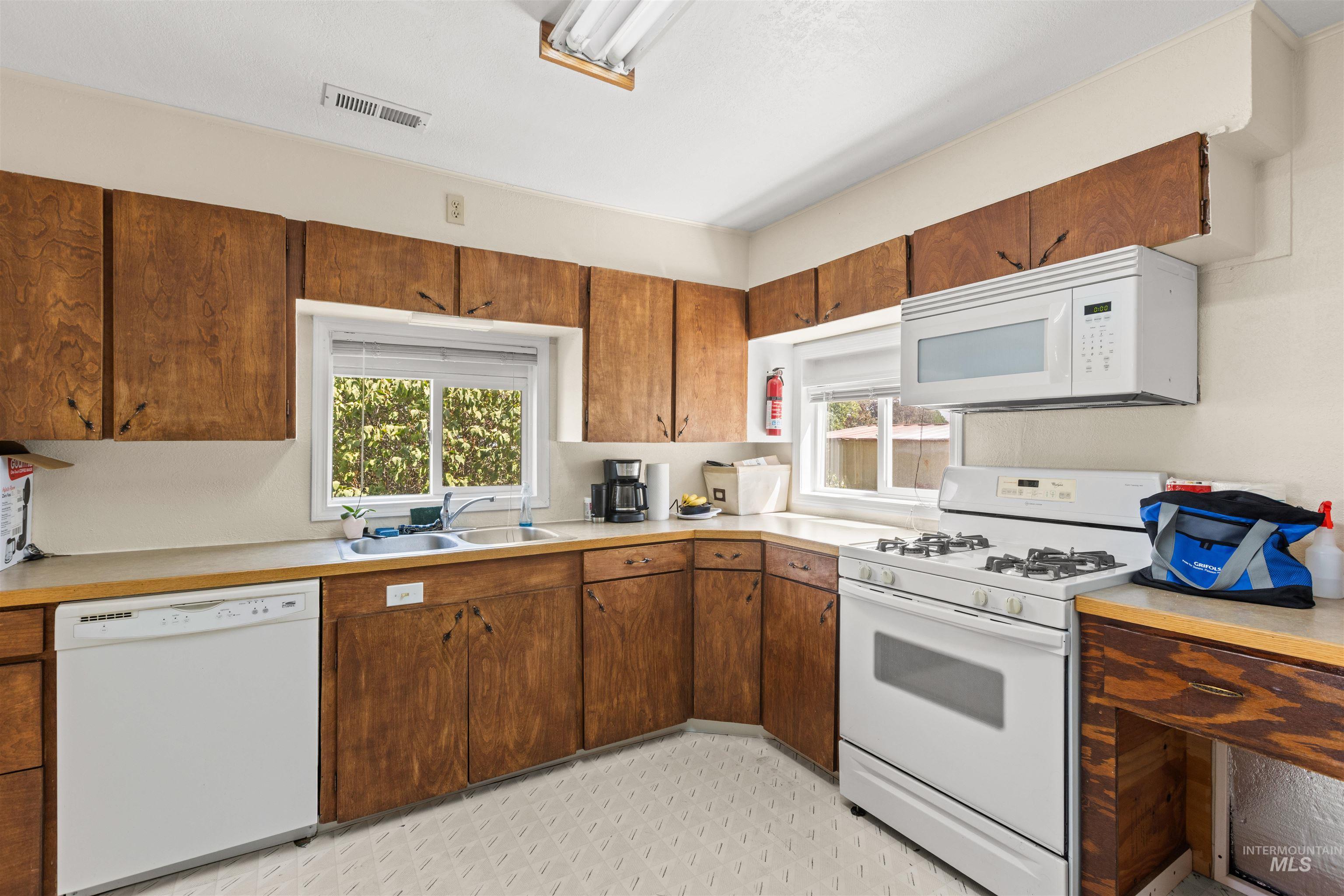 205 W 35Th St, Garden City, Idaho 83714, 2 Bedrooms, 1 Bathroom, Residential For Sale, Price $326,000,MLS 98998860