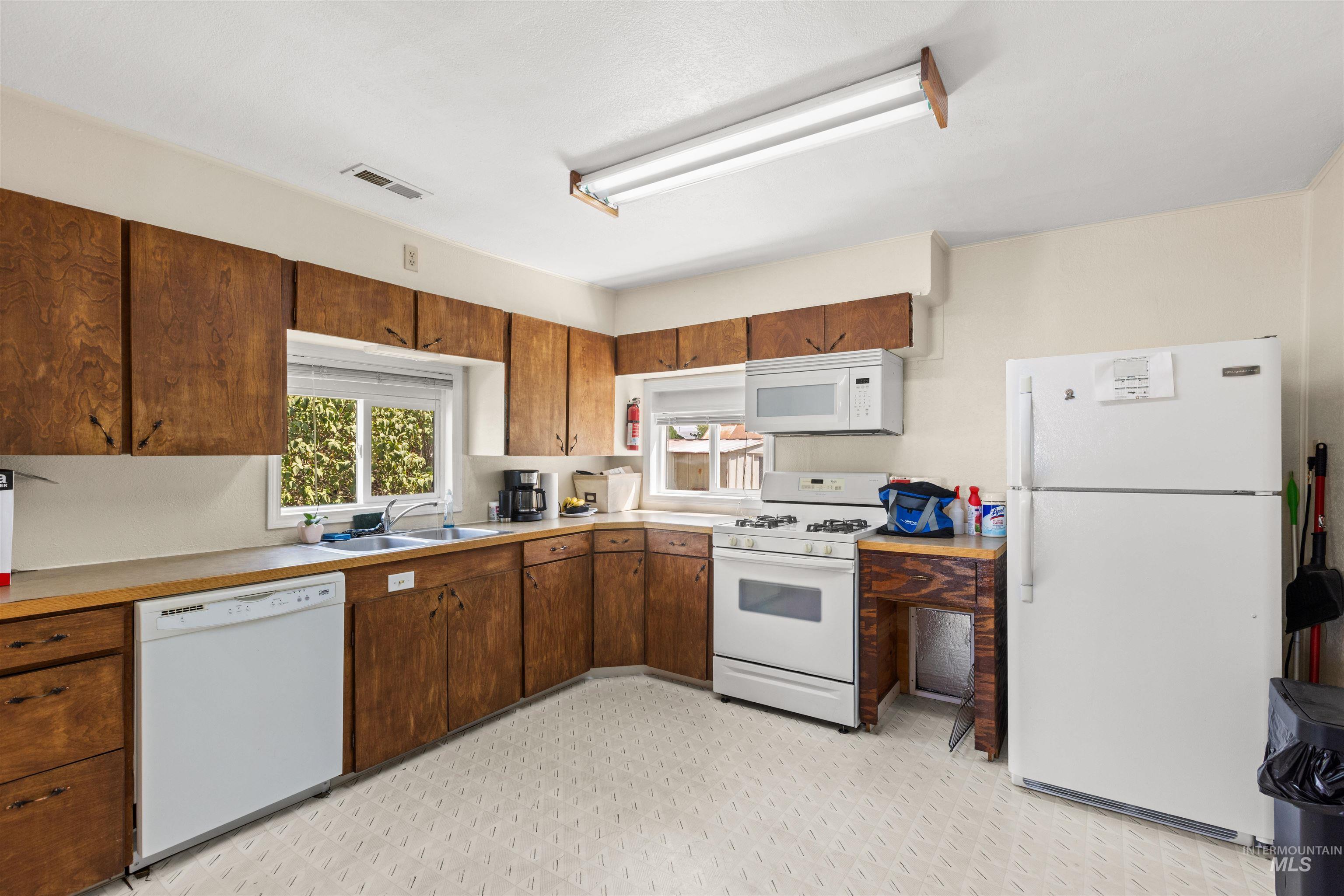 205 W 35Th St, Garden City, Idaho 83714, 2 Bedrooms, 1 Bathroom, Residential For Sale, Price $326,000,MLS 98998860
