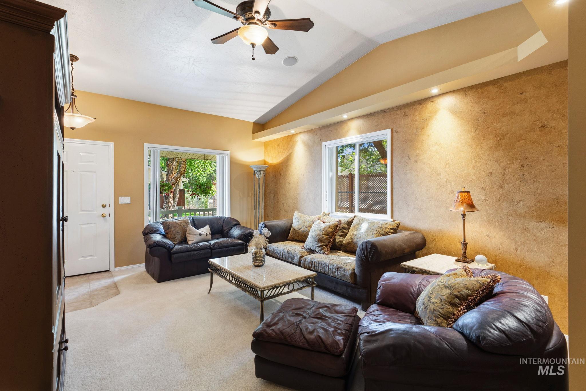 9985 W Mesquite Ct, Boise, Idaho 83704, 2 Bedrooms, 2 Bathrooms, Residential For Sale, Price $399,900,MLS 98998867