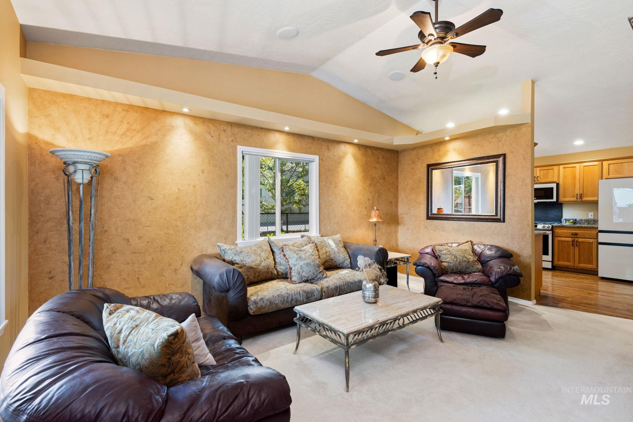 9985 W Mesquite Ct, Boise, Idaho 83704, 2 Bedrooms, 2 Bathrooms, Residential For Sale, Price $399,900,MLS 98998867