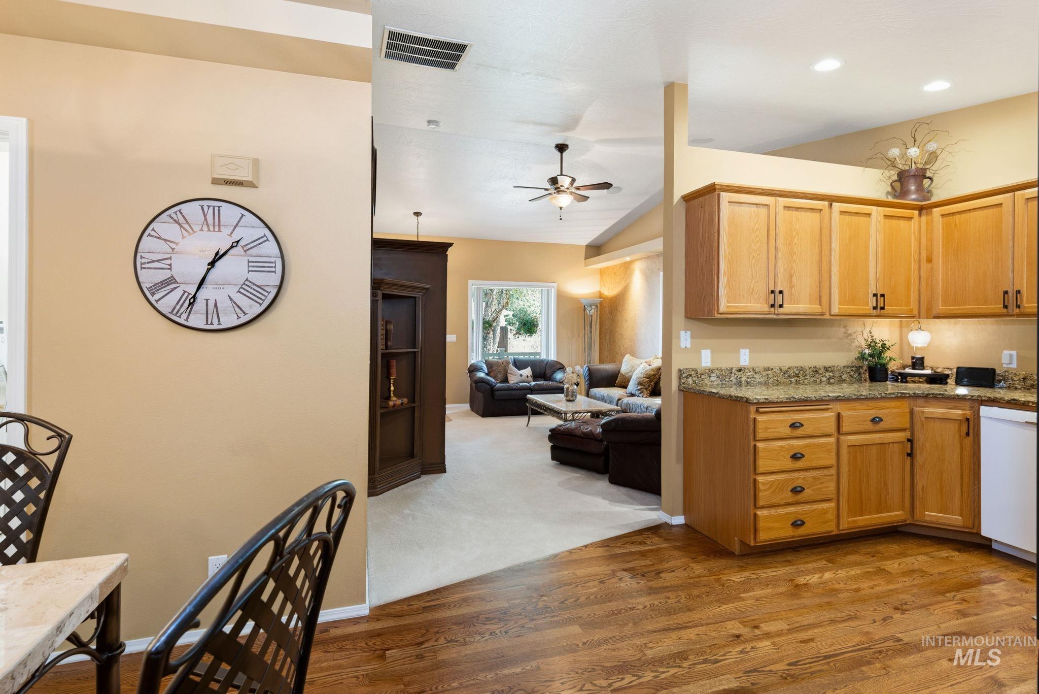 9985 W Mesquite Ct, Boise, Idaho 83704, 2 Bedrooms, 2 Bathrooms, Residential For Sale, Price $399,900,MLS 98998867