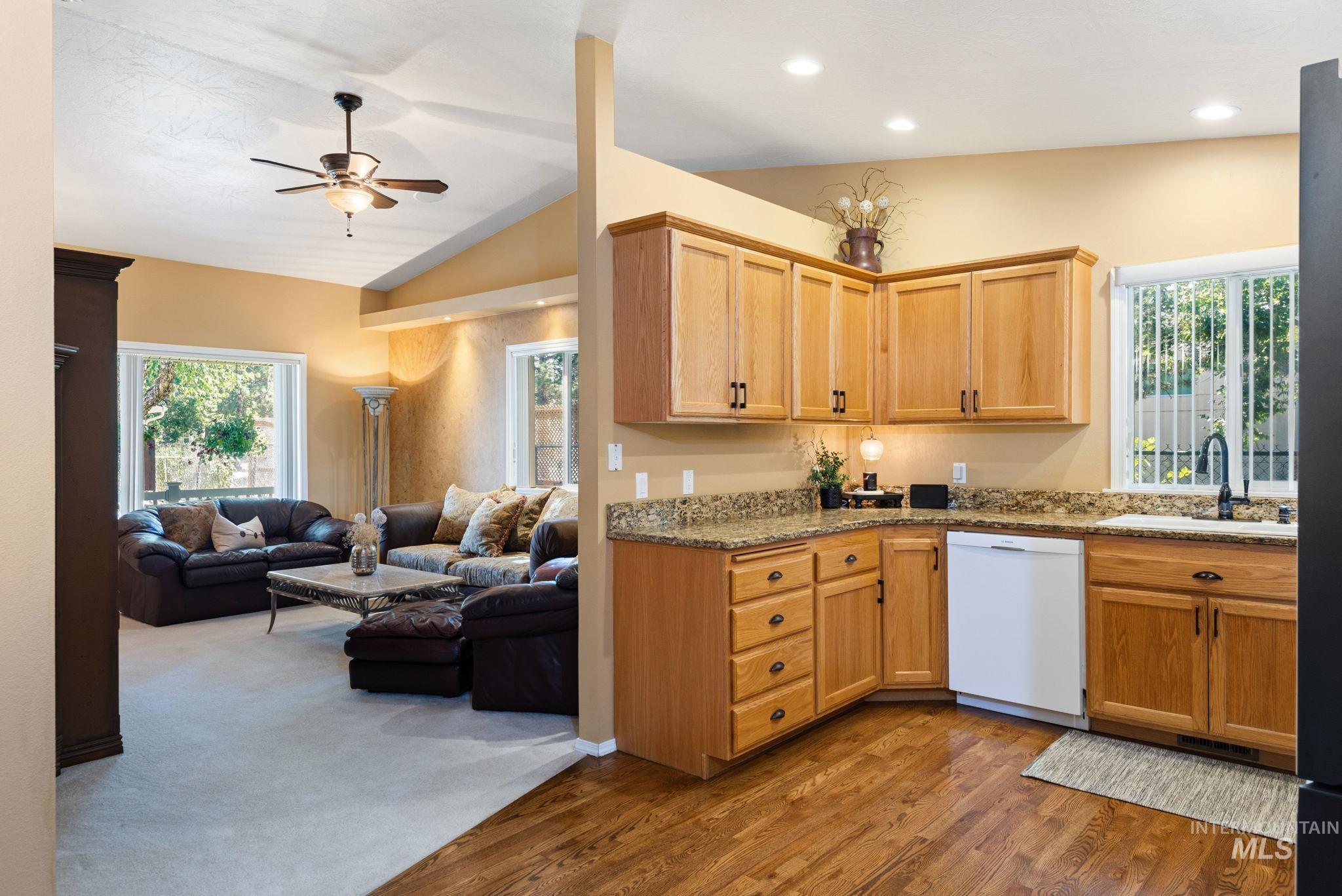 9985 W Mesquite Ct, Boise, Idaho 83704, 2 Bedrooms, 2 Bathrooms, Residential For Sale, Price $399,900,MLS 98998867