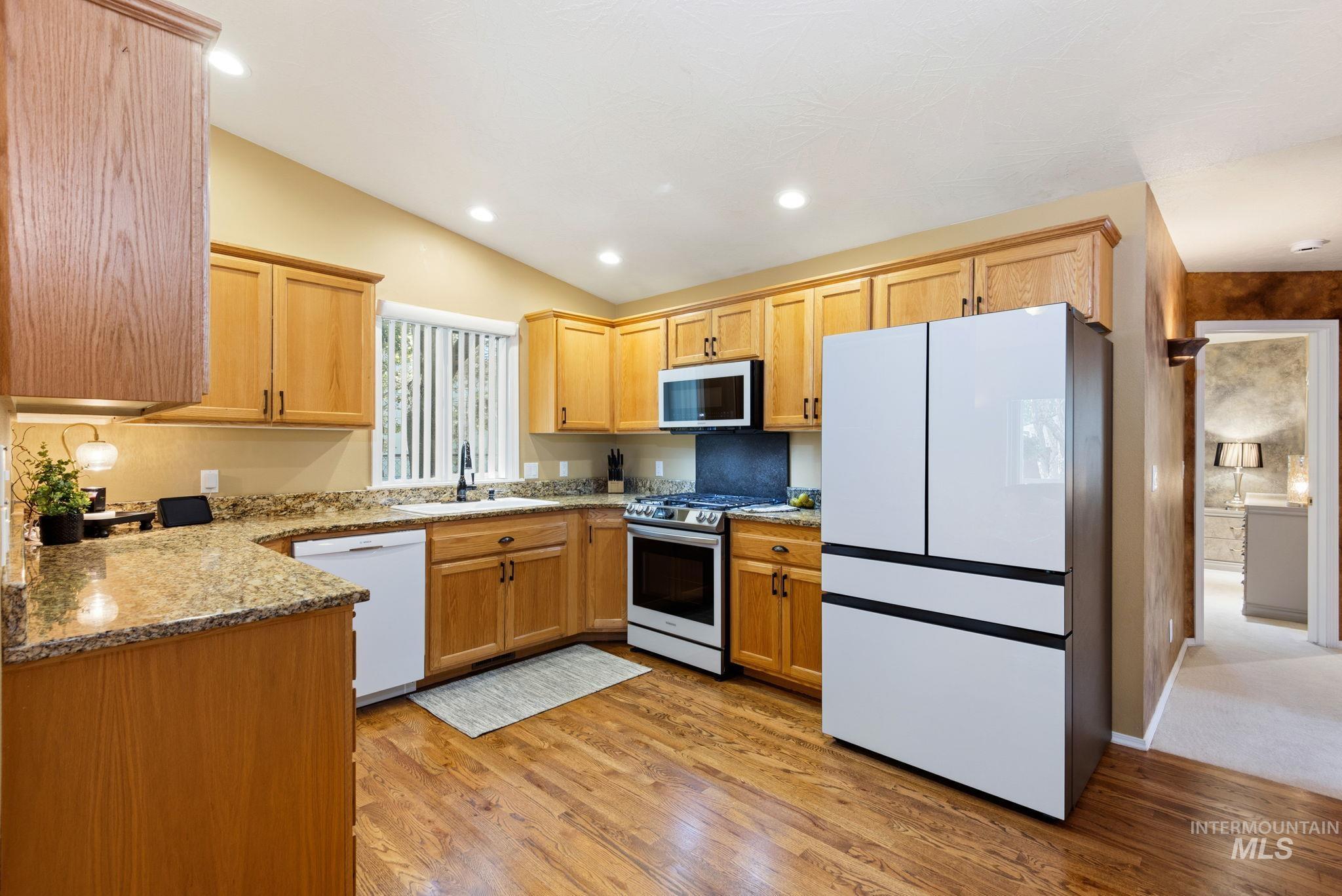 9985 W Mesquite Ct, Boise, Idaho 83704, 2 Bedrooms, 2 Bathrooms, Residential For Sale, Price $399,900,MLS 98998867