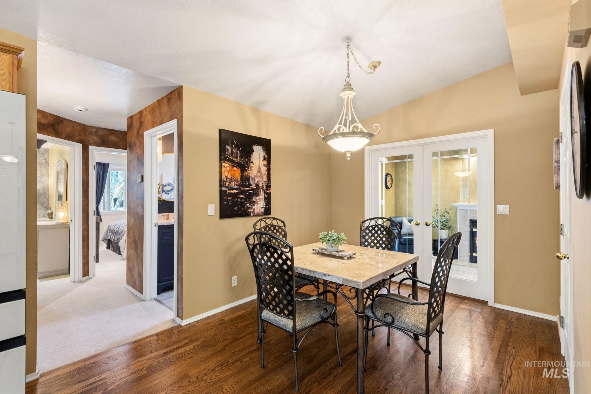 9985 W Mesquite Ct, Boise, Idaho 83704, 2 Bedrooms, 2 Bathrooms, Residential For Sale, Price $399,900,MLS 98998867