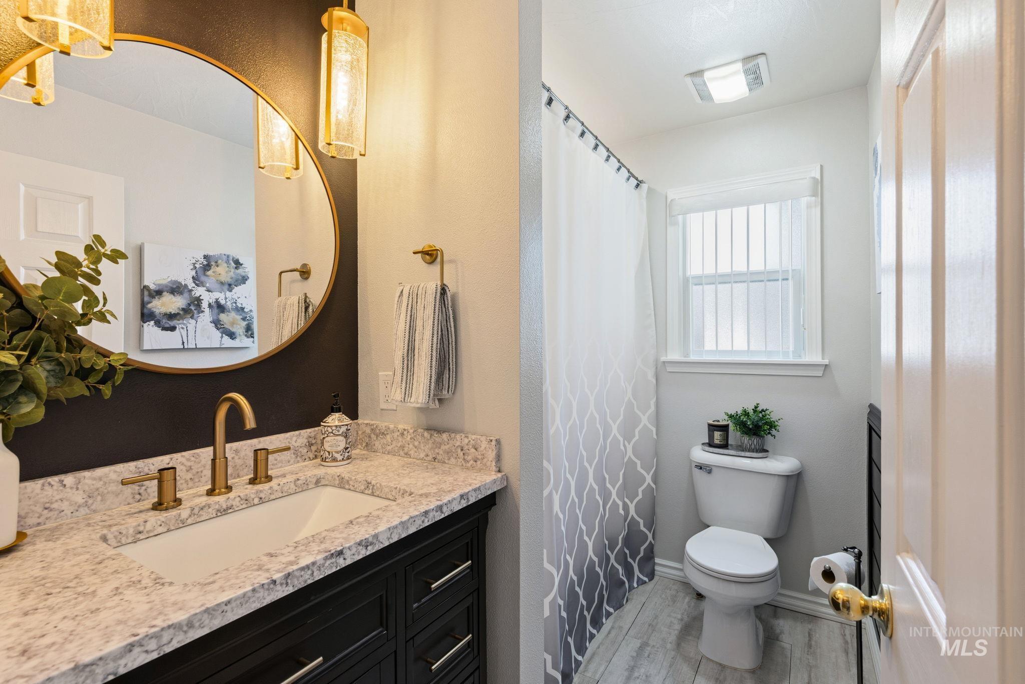 9985 W Mesquite Ct, Boise, Idaho 83704, 2 Bedrooms, 2 Bathrooms, Residential For Sale, Price $399,900,MLS 98998867