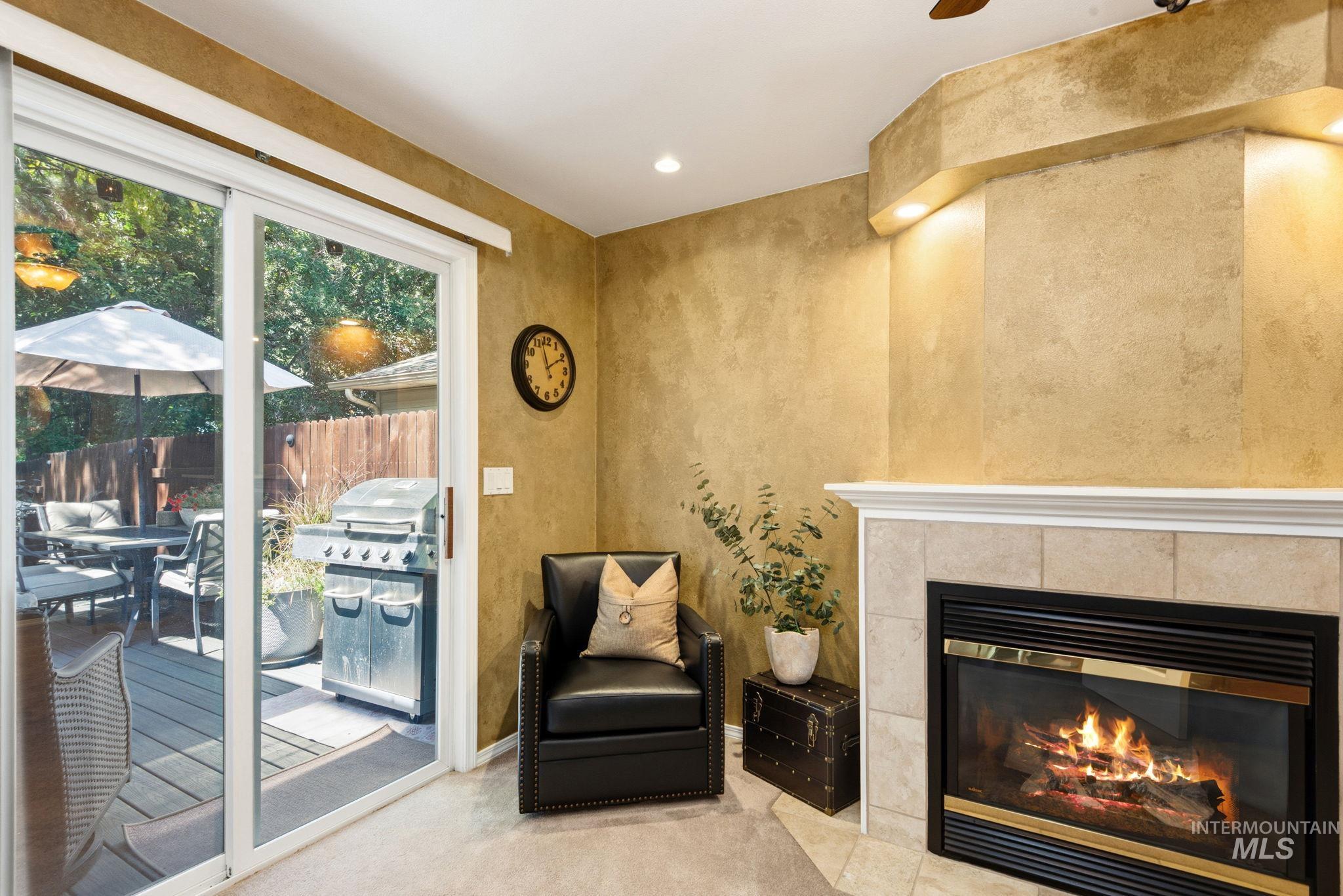 9985 W Mesquite Ct, Boise, Idaho 83704, 2 Bedrooms, 2 Bathrooms, Residential For Sale, Price $399,900,MLS 98998867