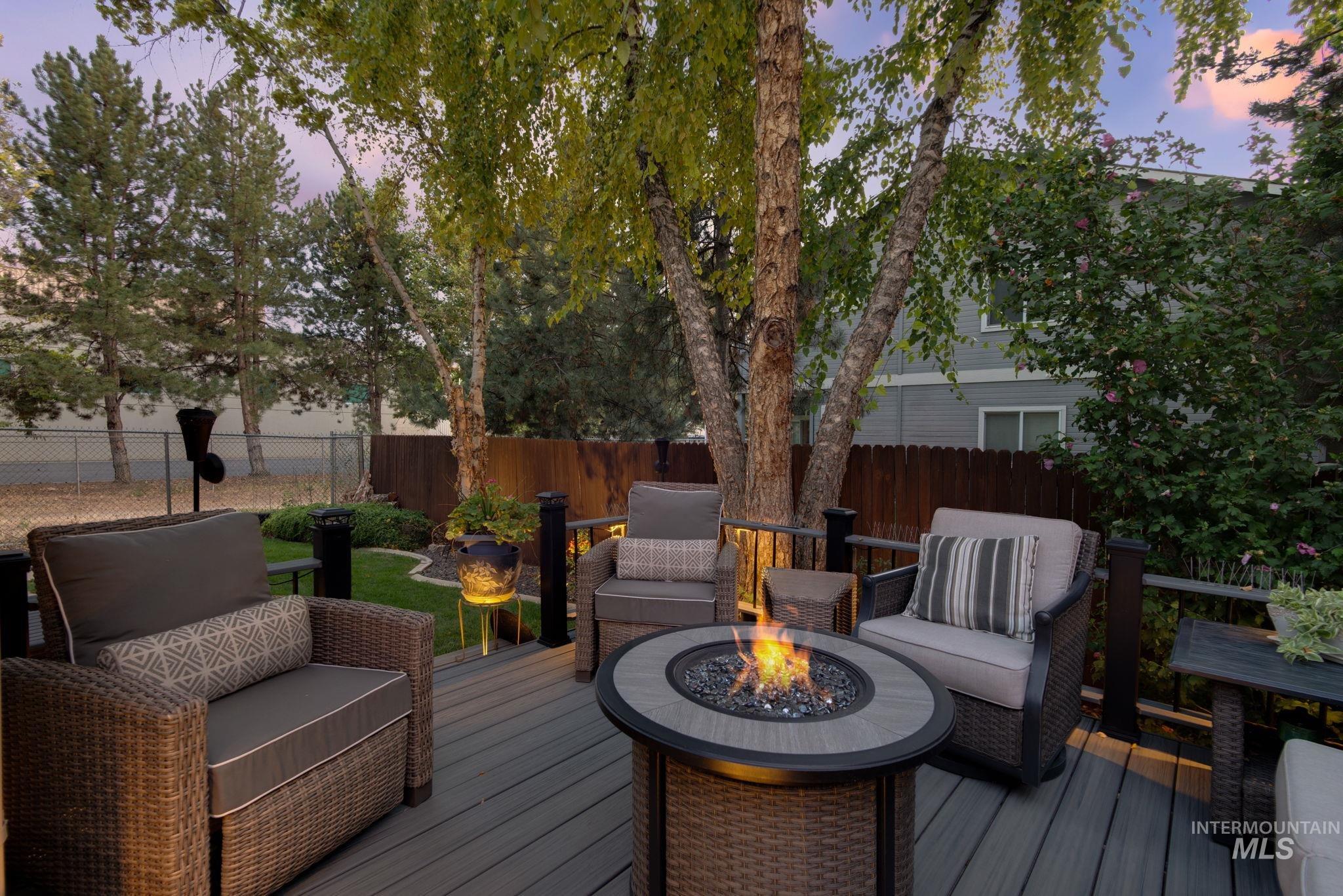 9985 W Mesquite Ct, Boise, Idaho 83704, 2 Bedrooms, 2 Bathrooms, Residential For Sale, Price $399,900,MLS 98998867