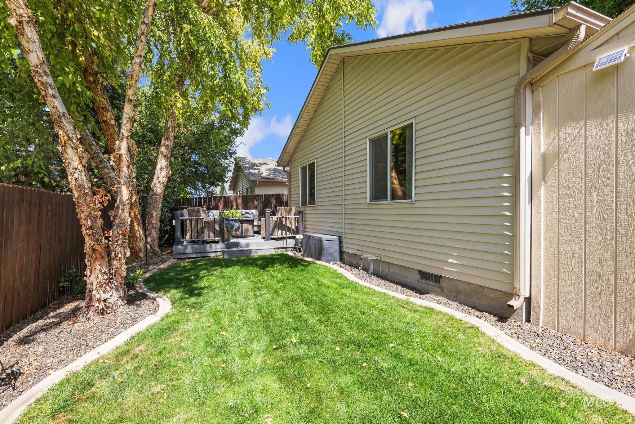 9985 W Mesquite Ct, Boise, Idaho 83704, 2 Bedrooms, 2 Bathrooms, Residential For Sale, Price $399,900,MLS 98998867
